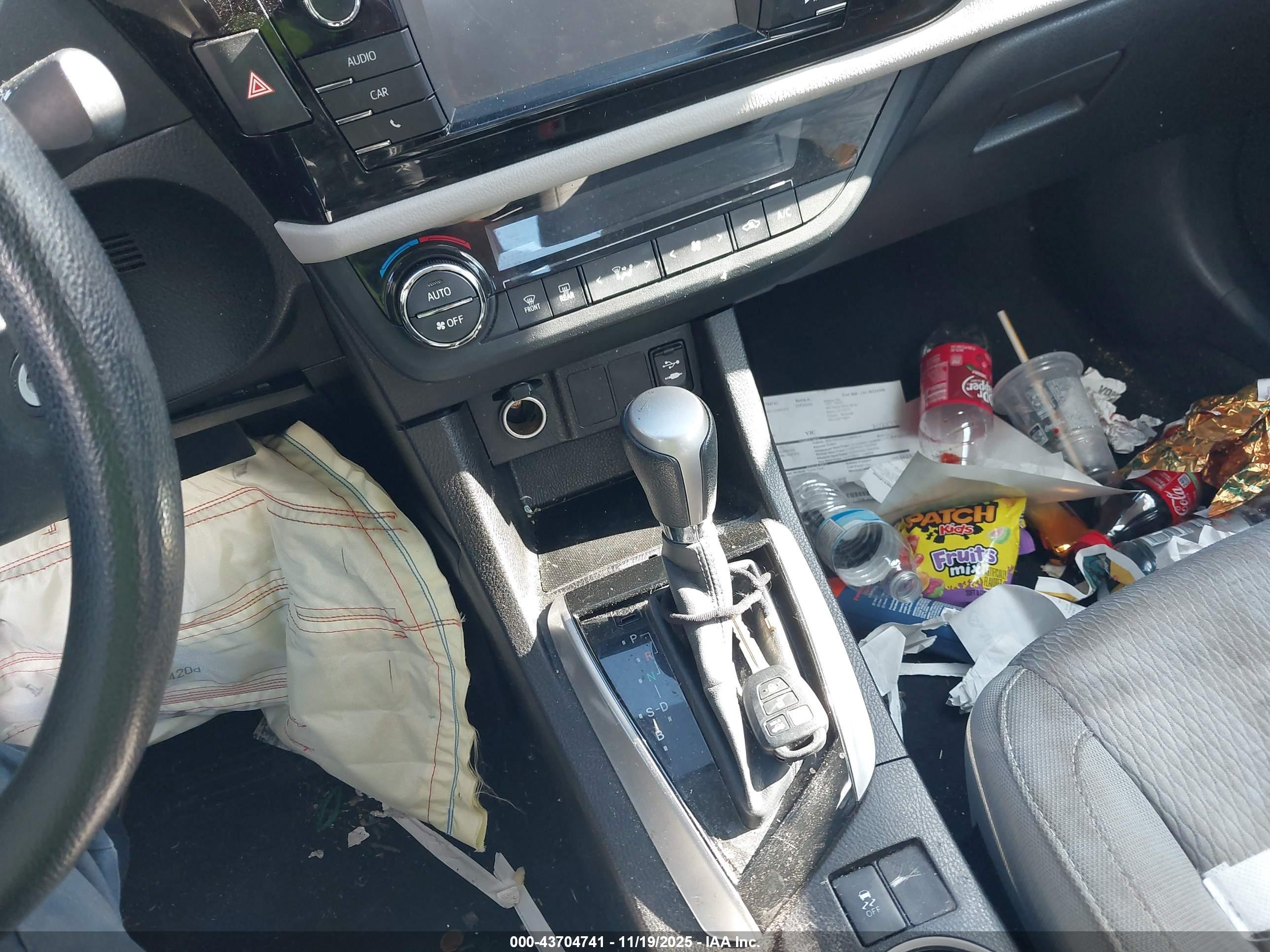 TOYOTA COROLLA image 11