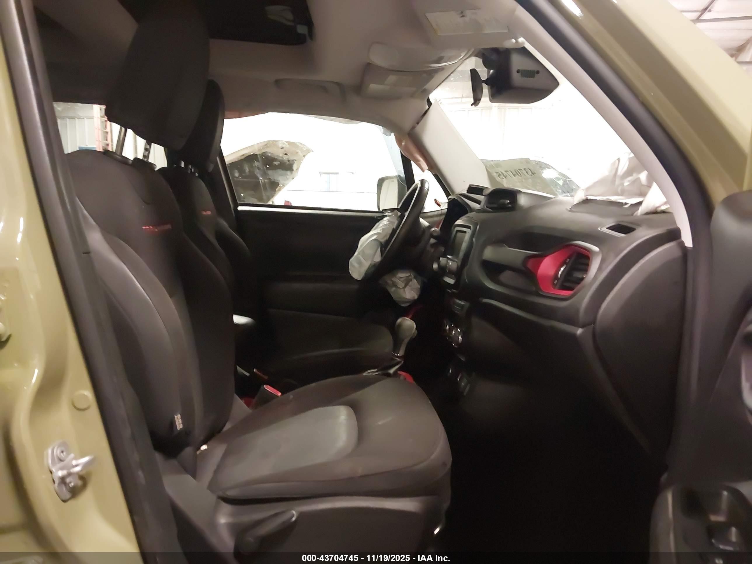 JEEP RENEGADE image 5