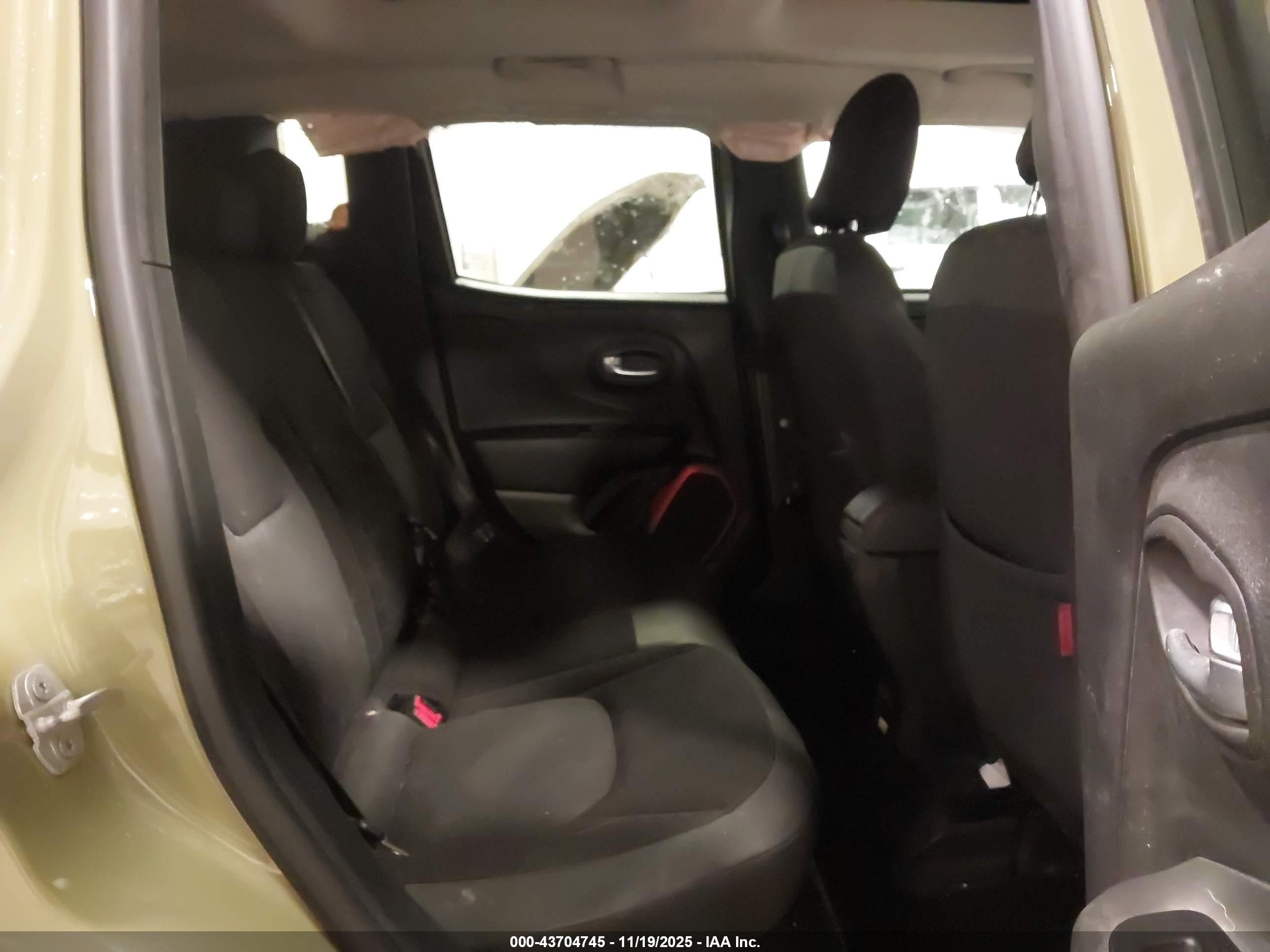 JEEP RENEGADE image 8