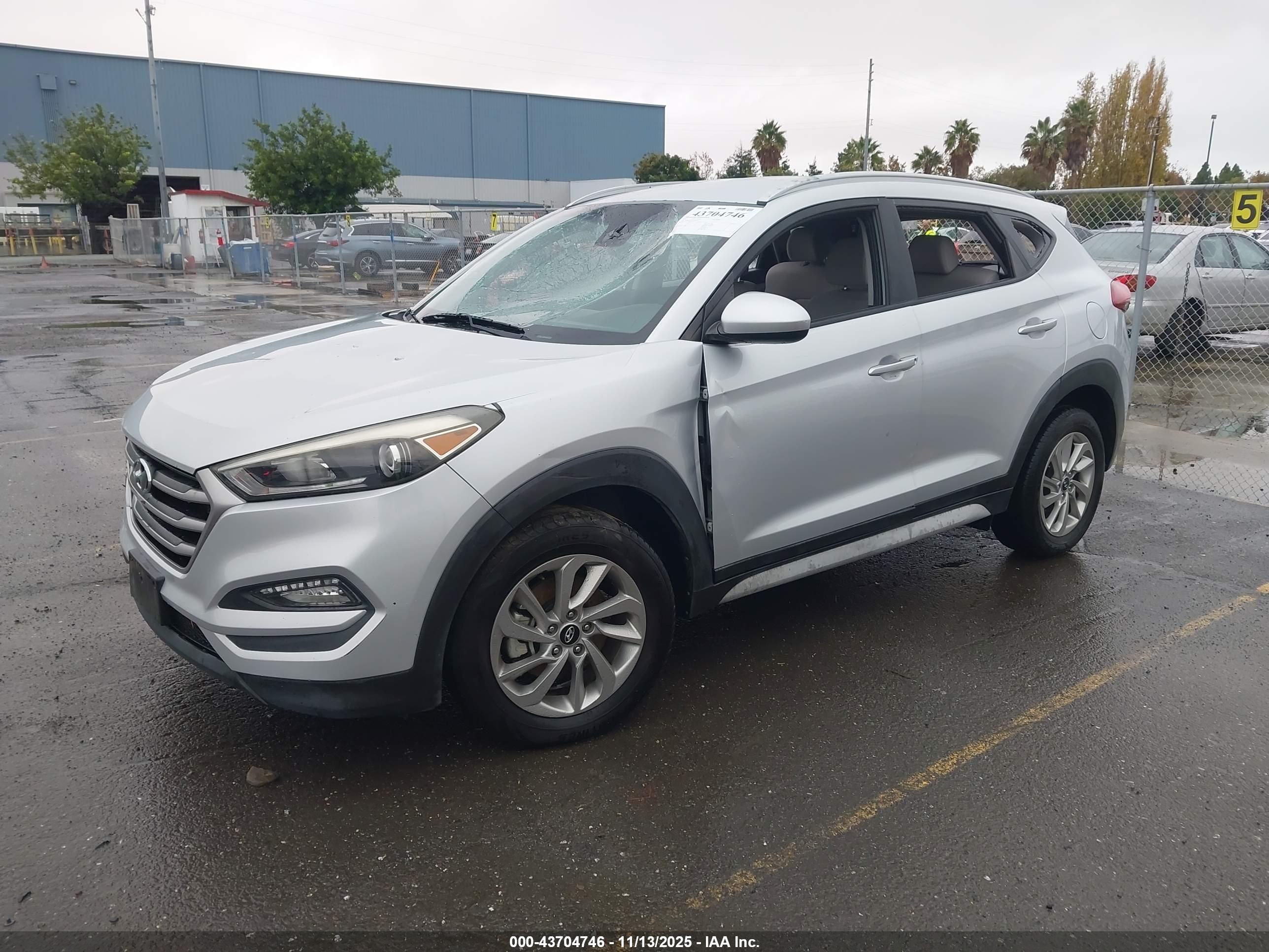 HYUNDAI TUCSON image 2