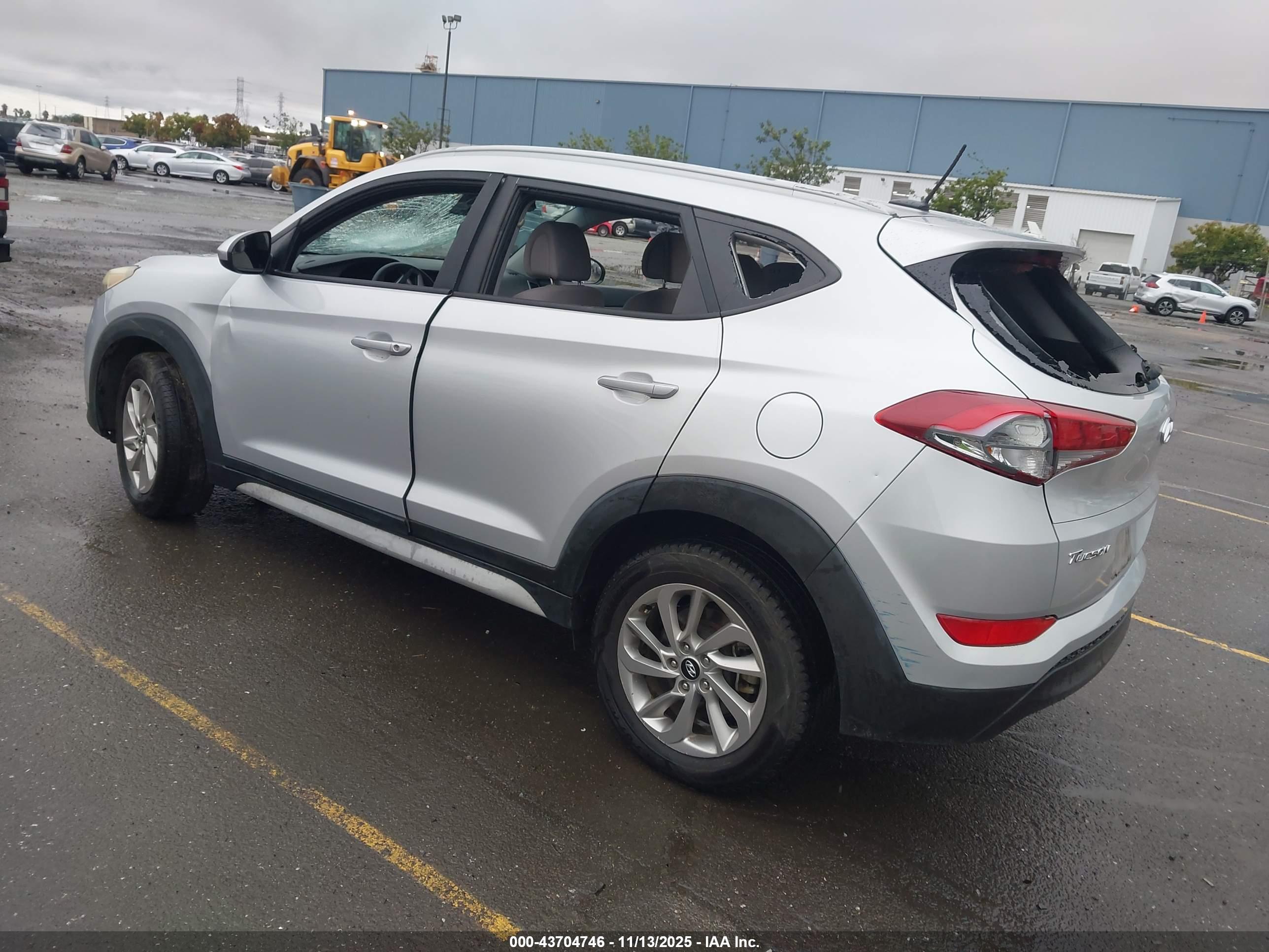 HYUNDAI TUCSON image 3