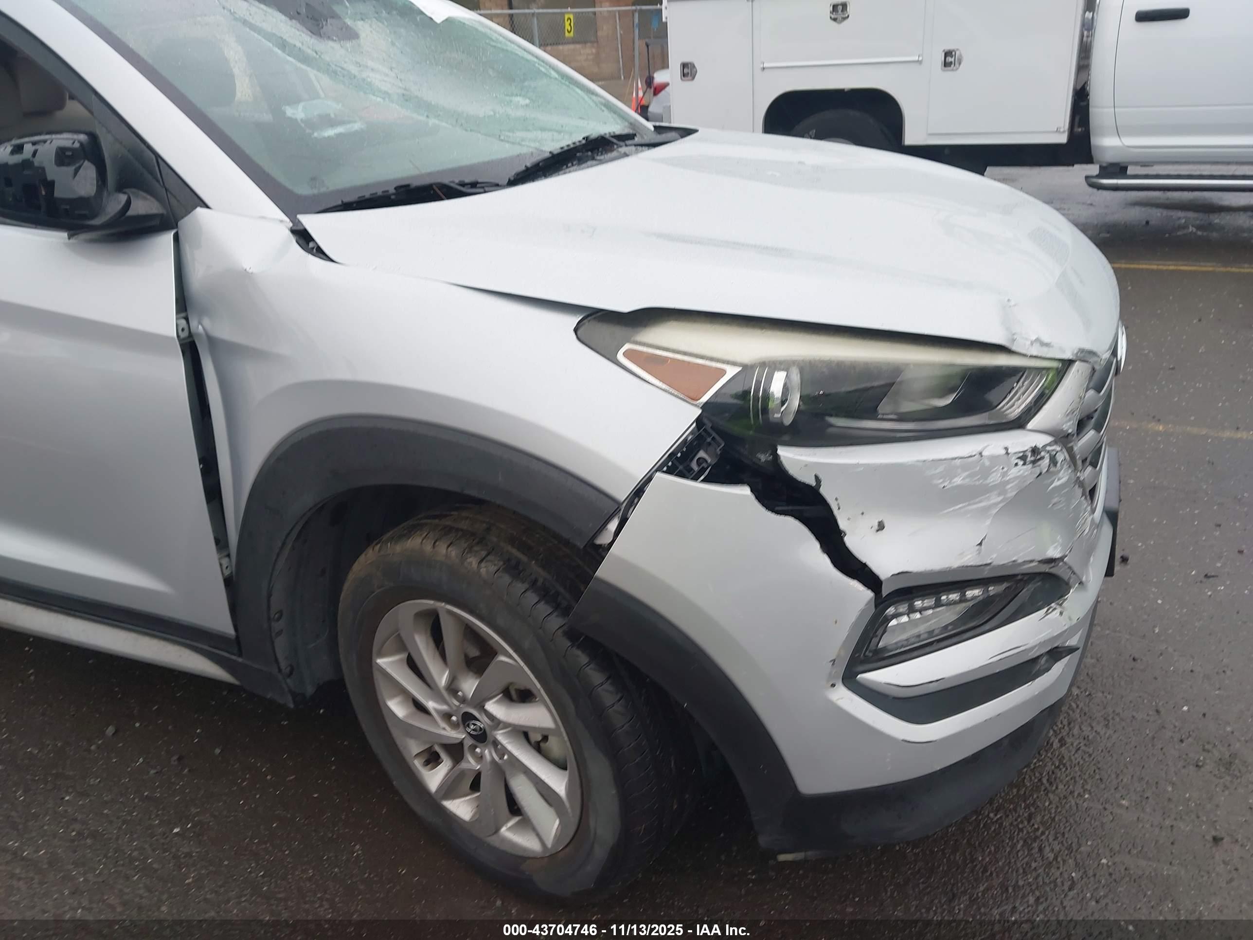 HYUNDAI TUCSON image 6