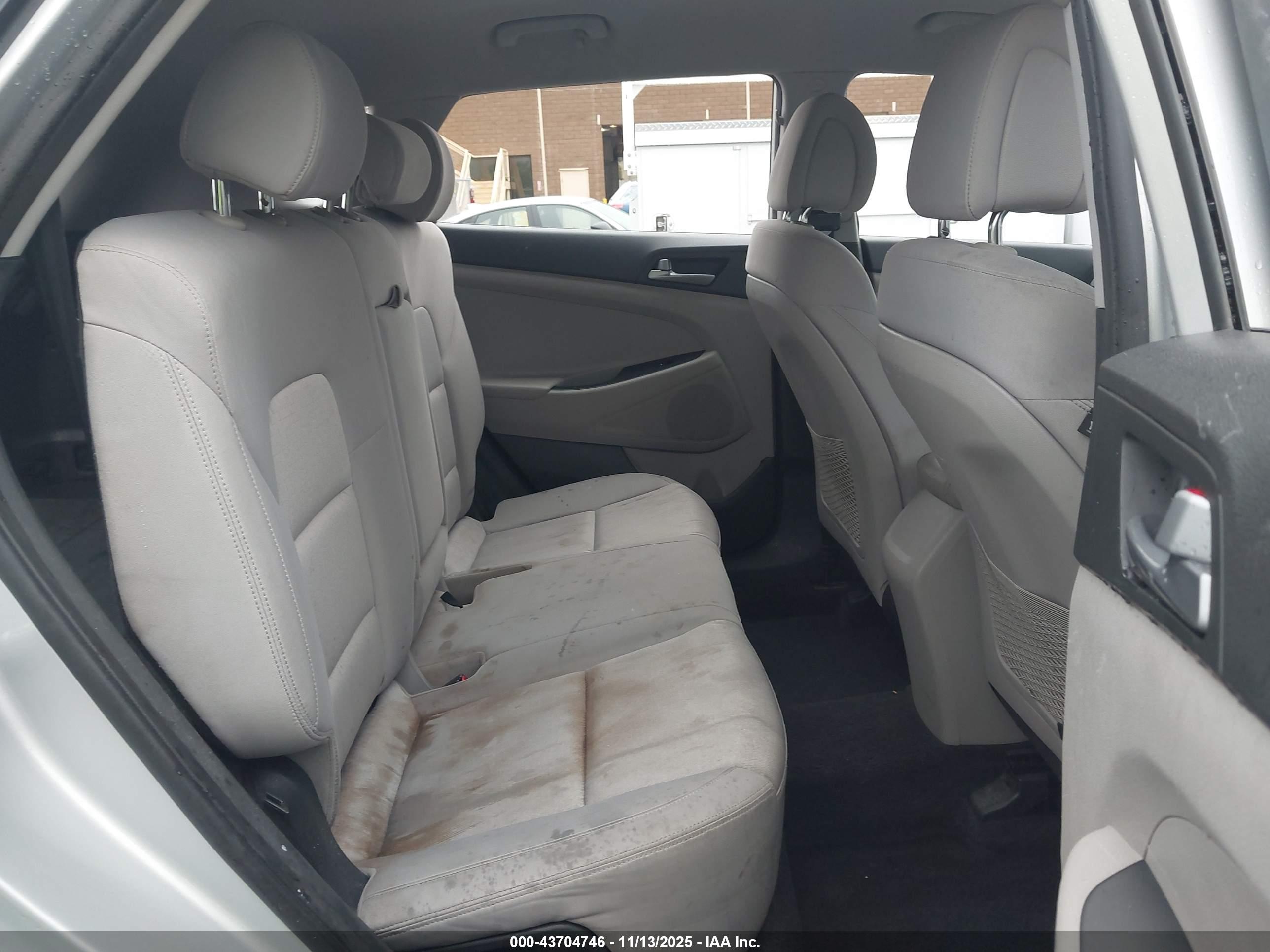 HYUNDAI TUCSON image 8