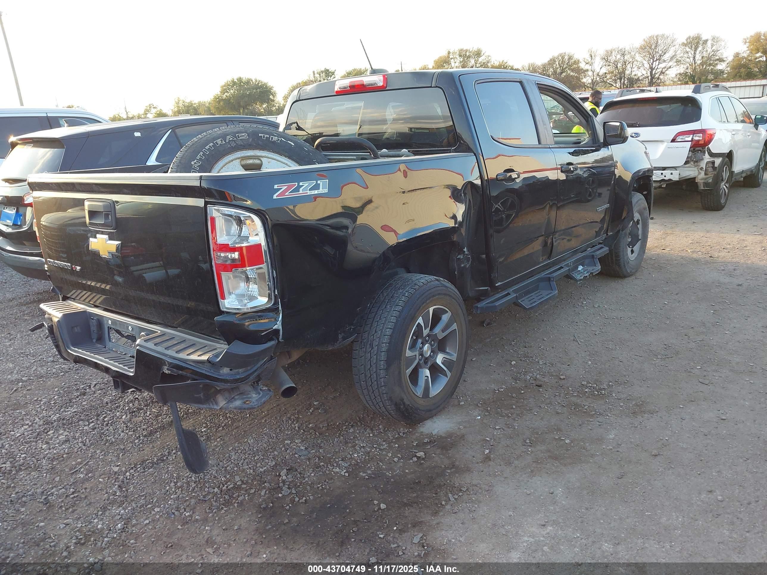 CHEVROLET COLORADO image 4