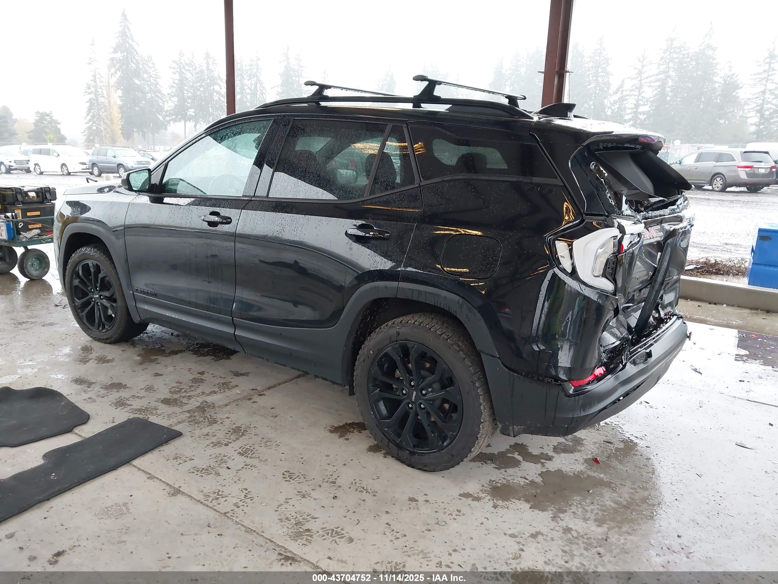 GMC TERRAIN image 3