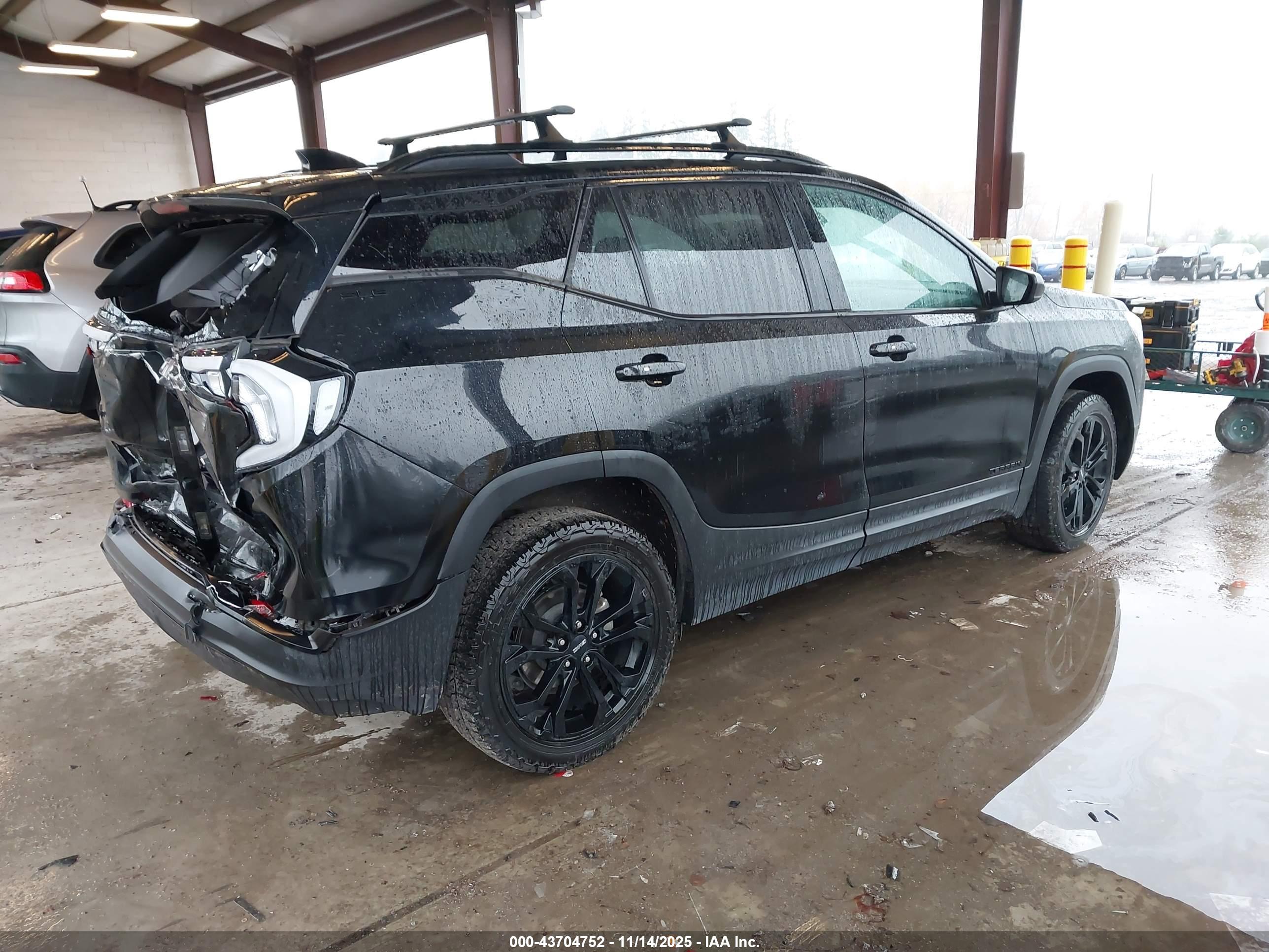 GMC TERRAIN image 4