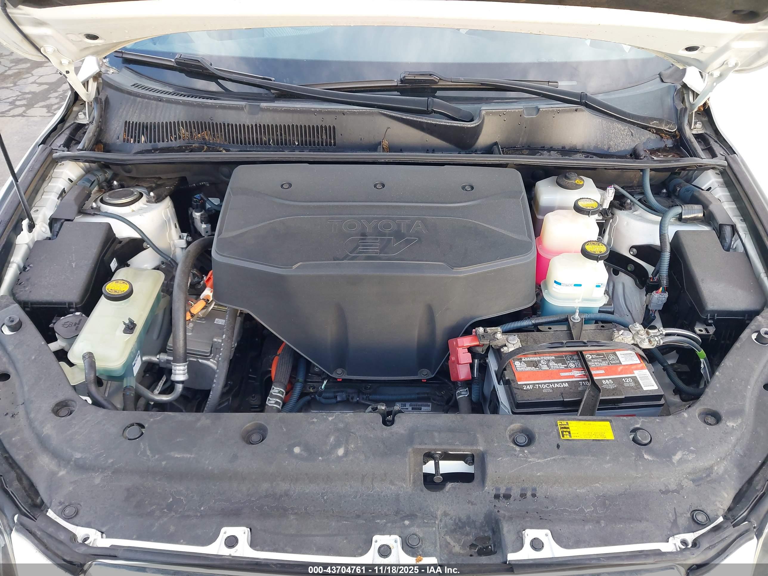 TOYOTA RAV4 image 10