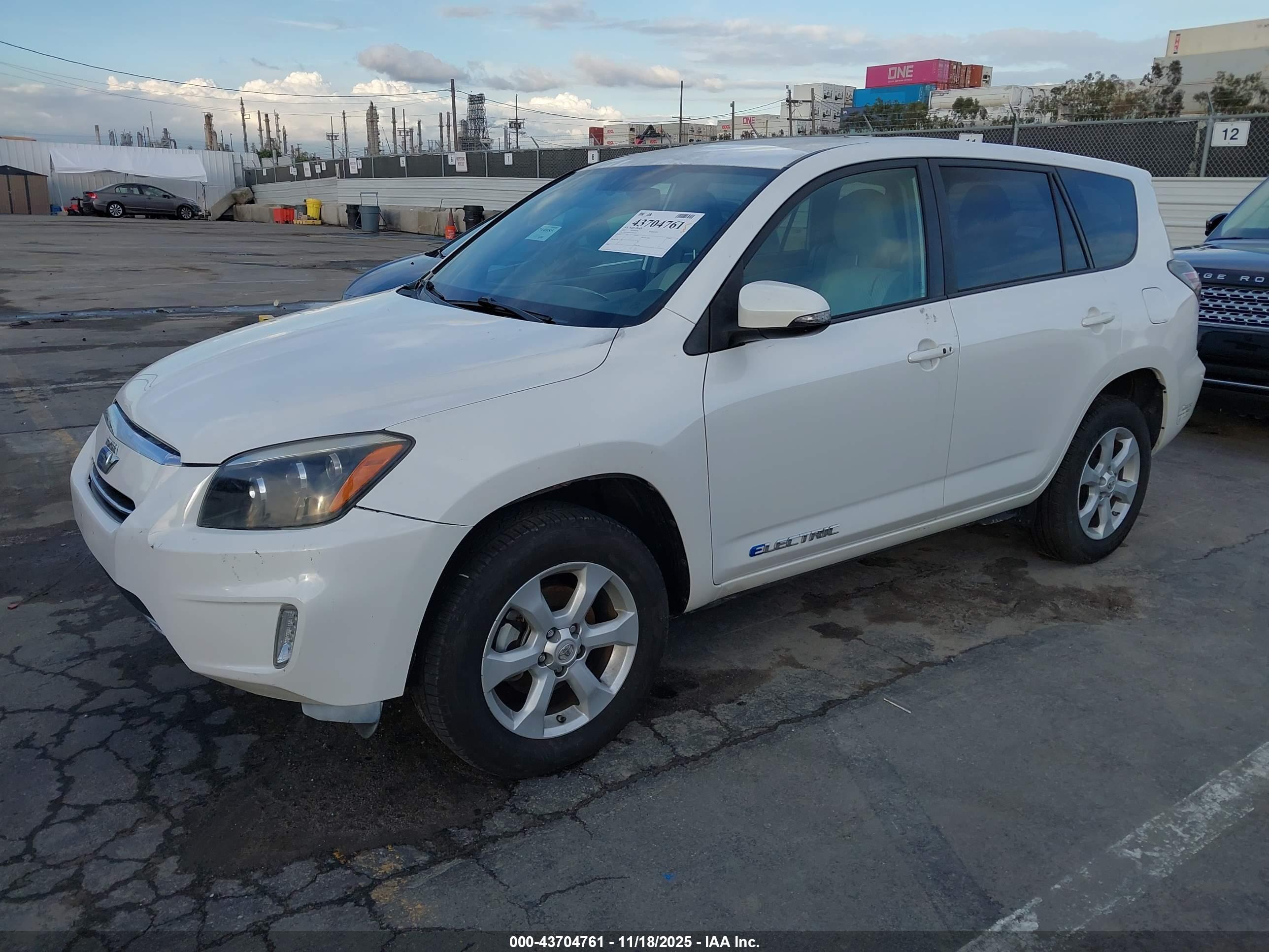 TOYOTA RAV4 image 2