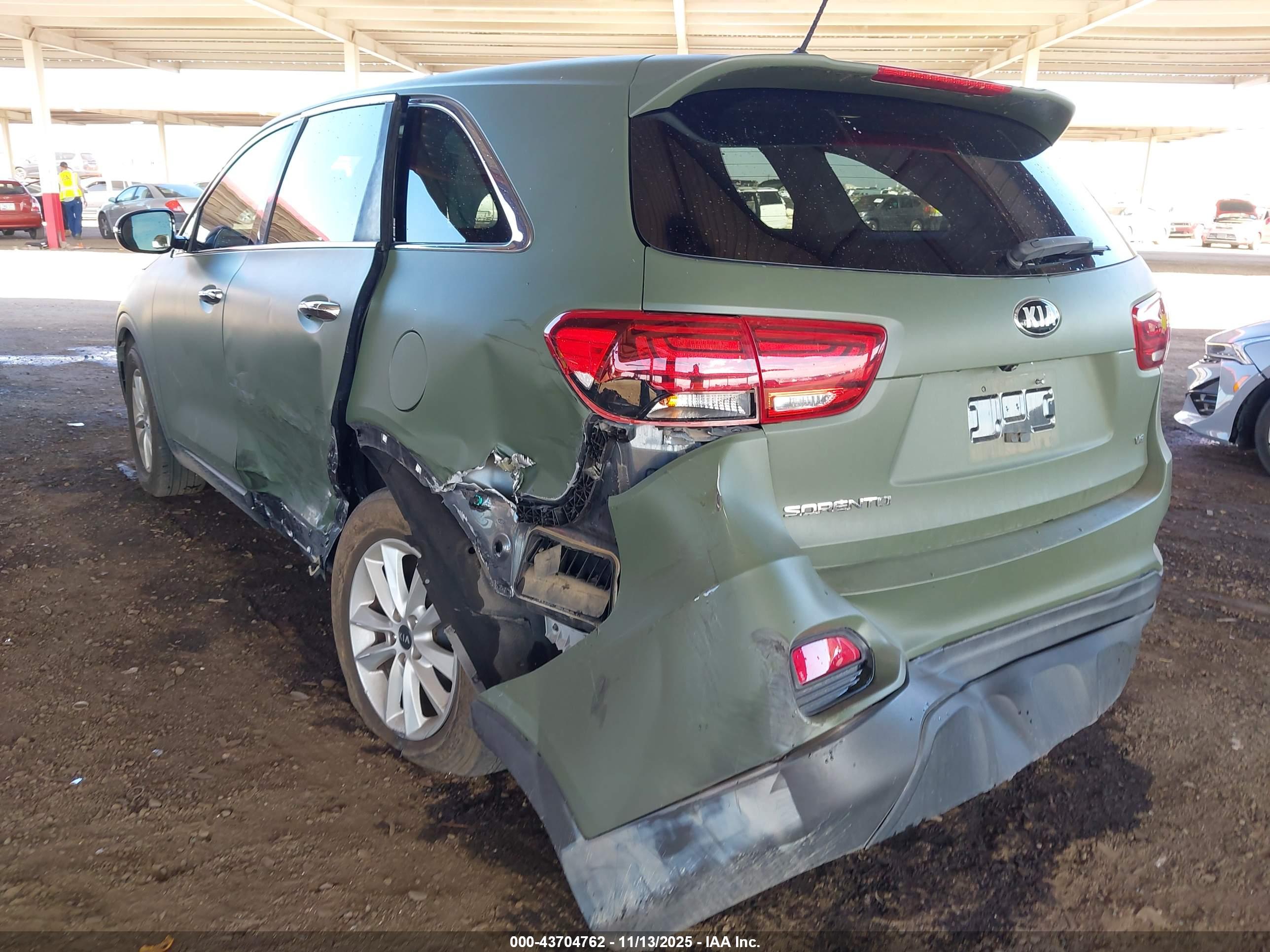 KIA SORENTO image 3