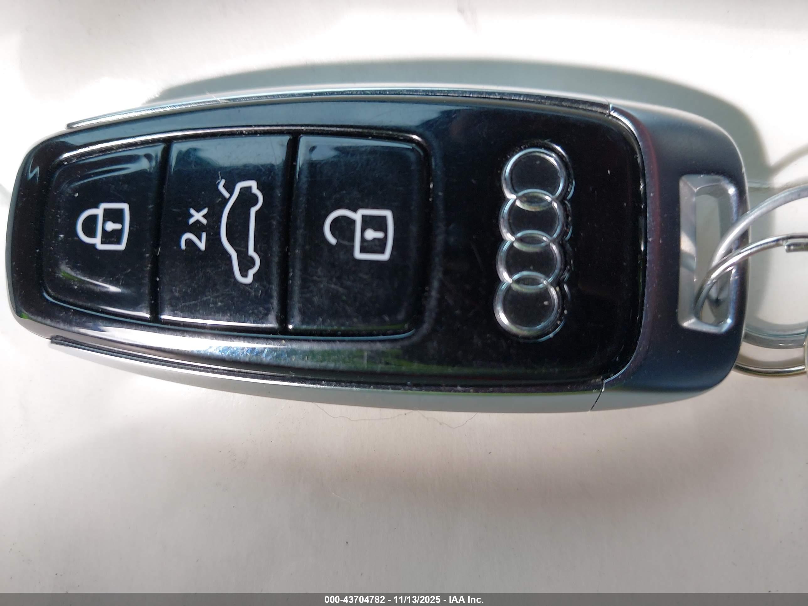 AUDI E-TRON image 11