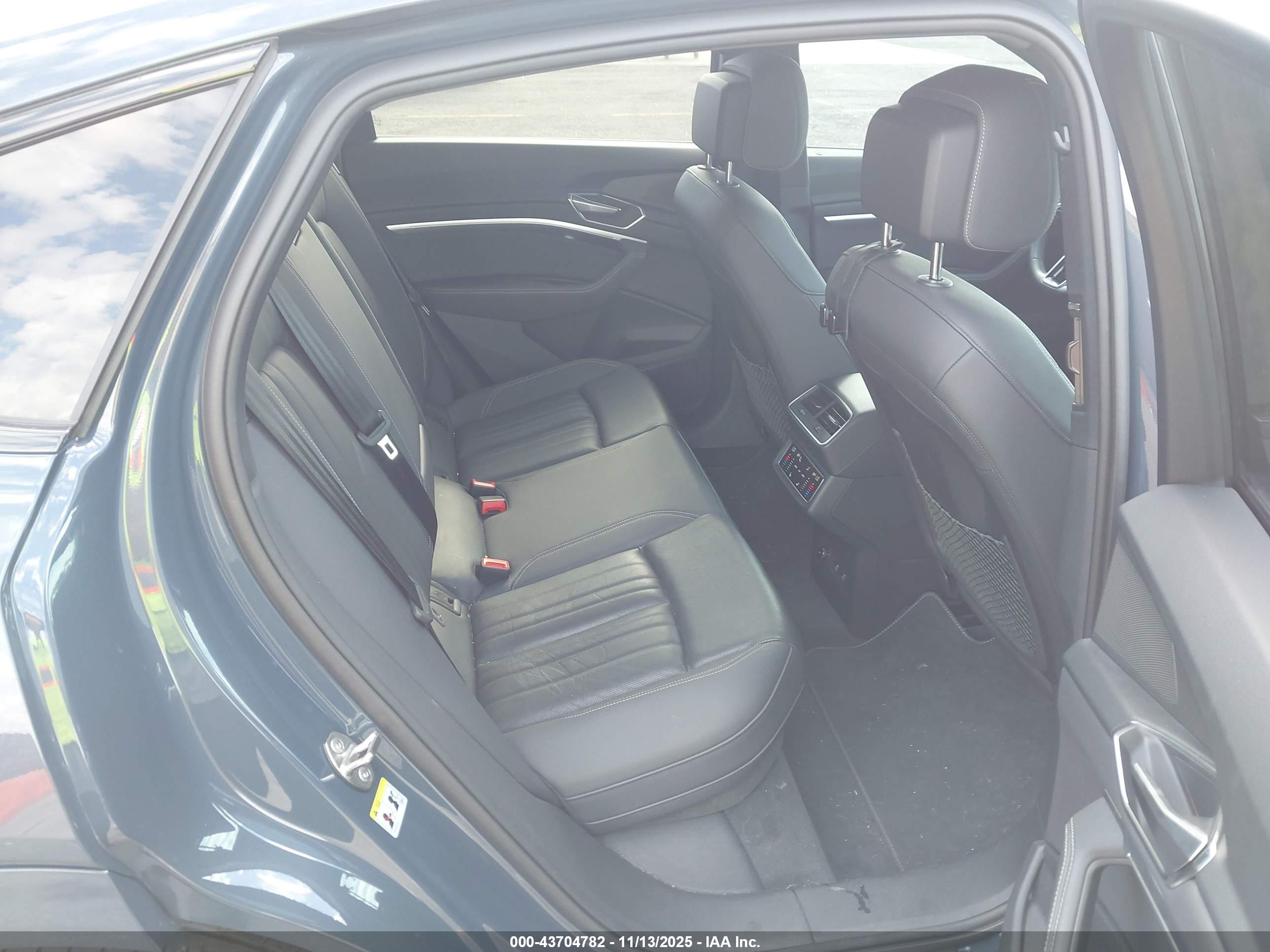 AUDI E-TRON image 8