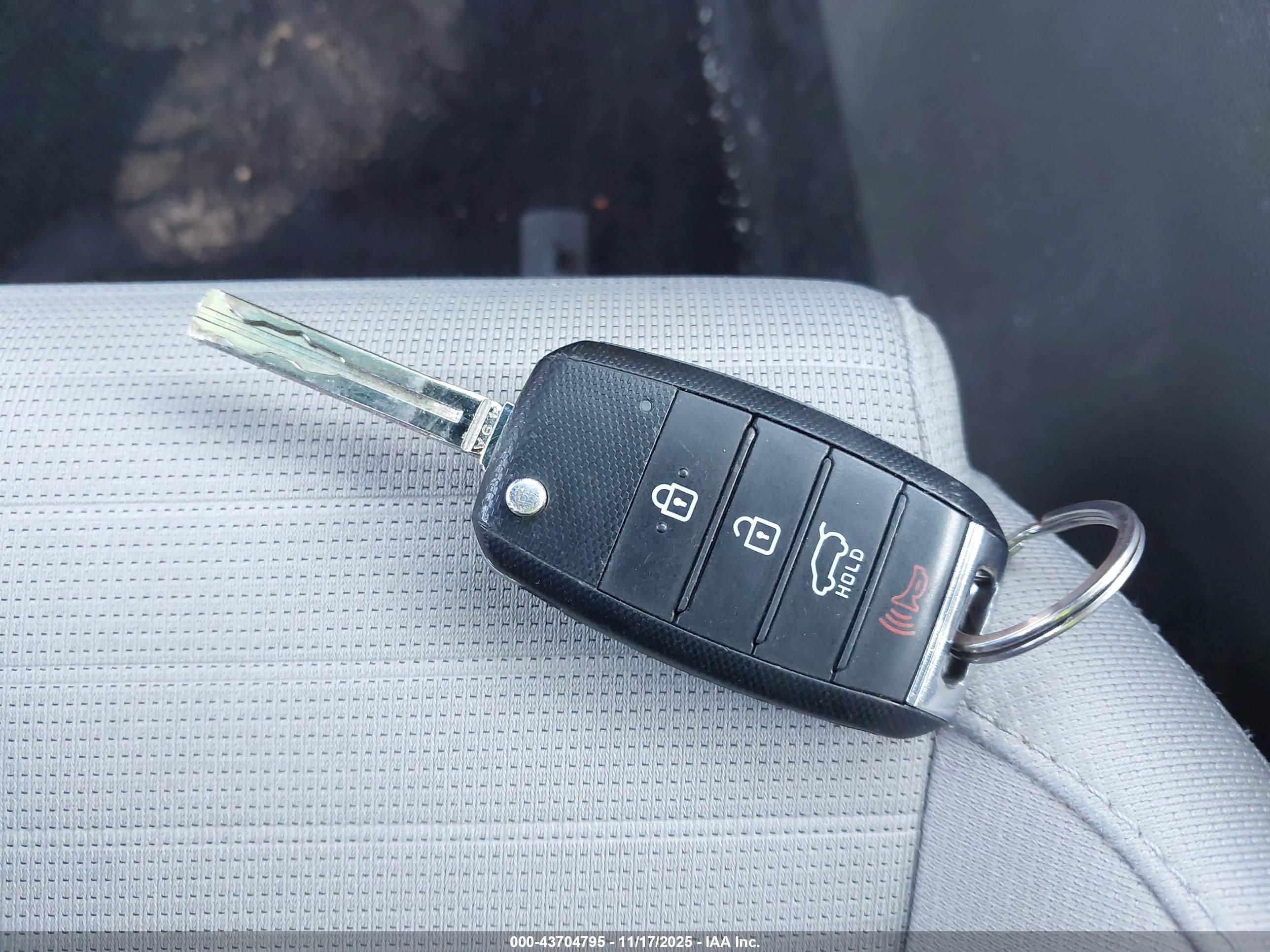 KIA SPORTAGE image 11