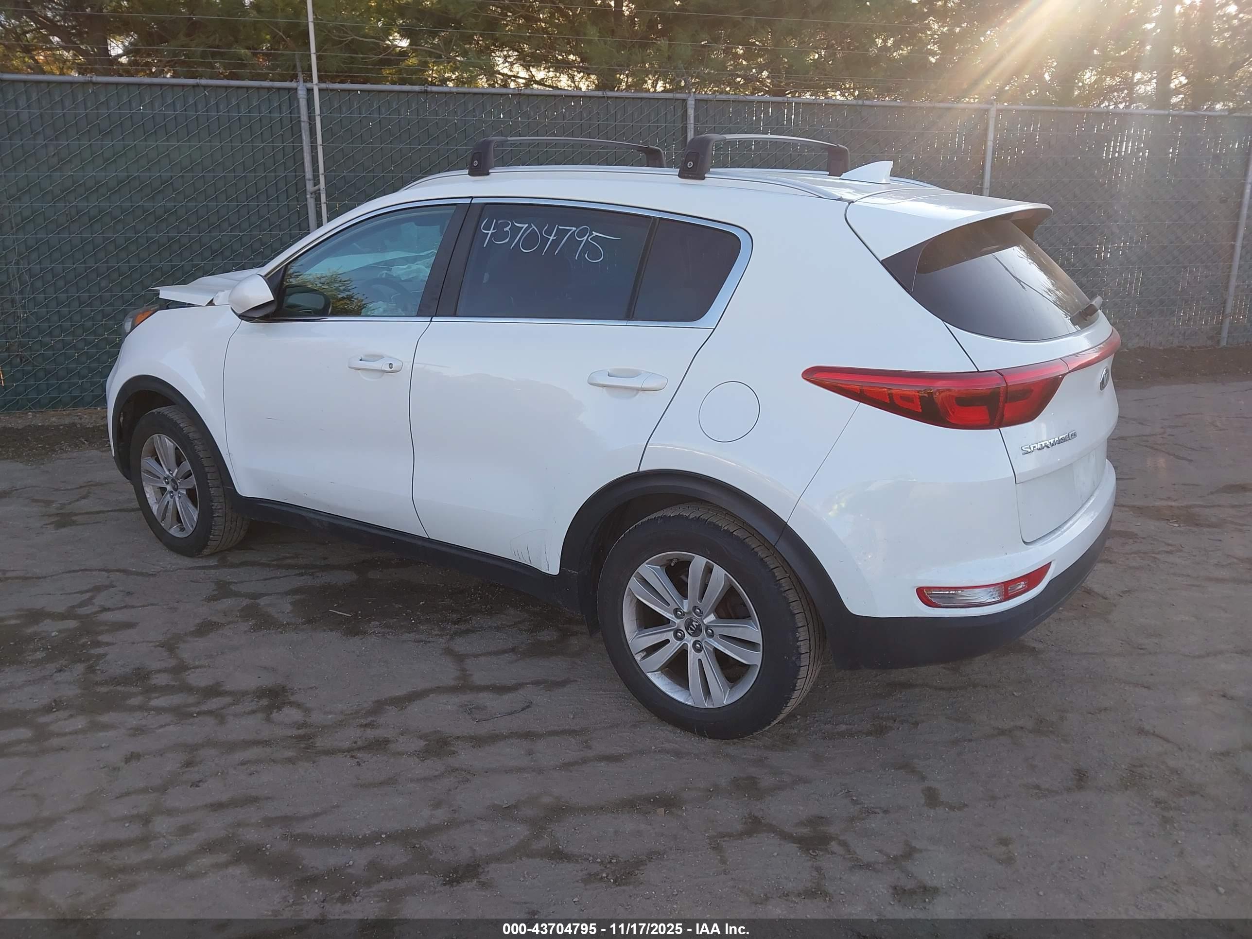 KIA SPORTAGE image 3