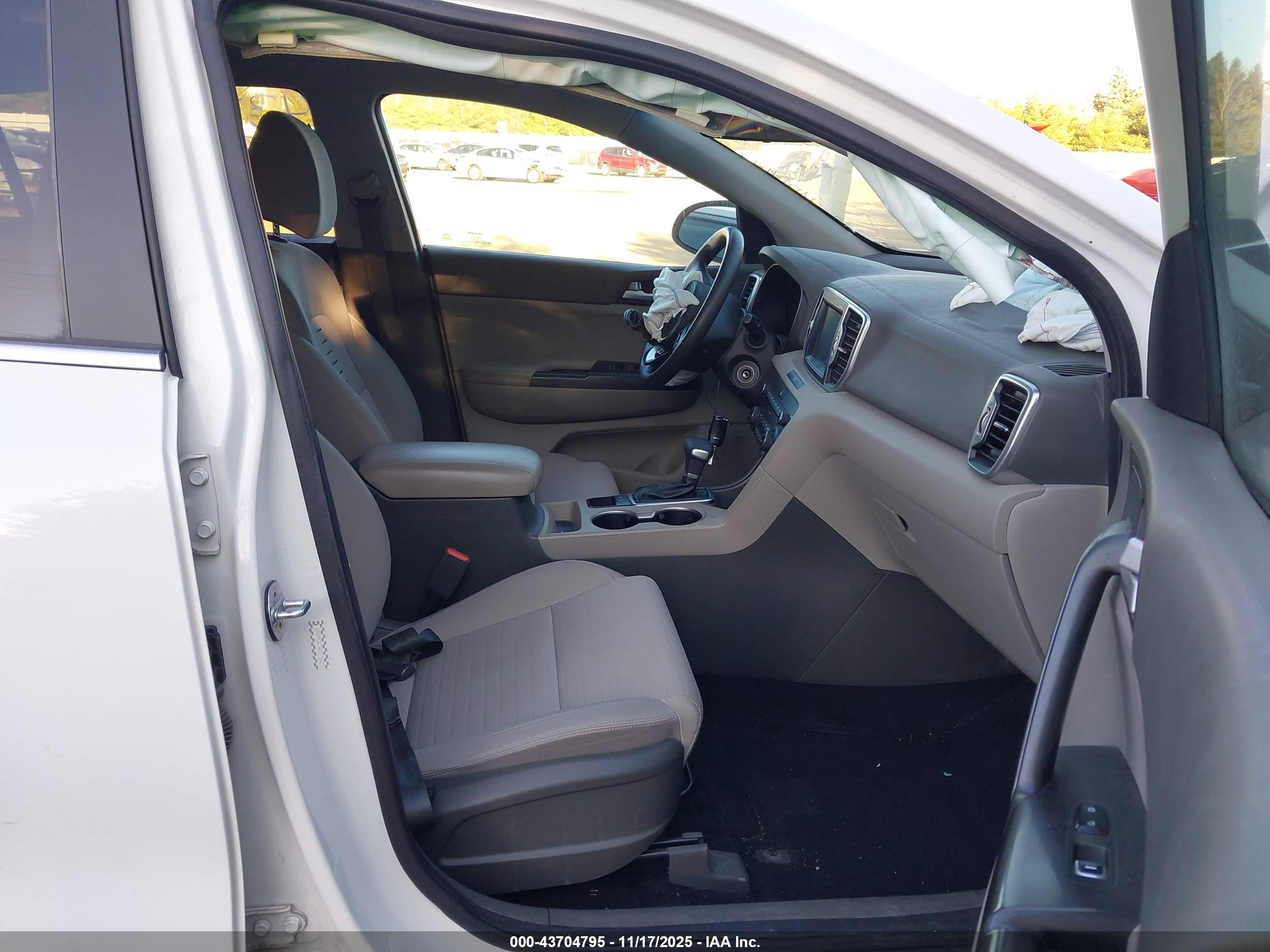 KIA SPORTAGE image 5
