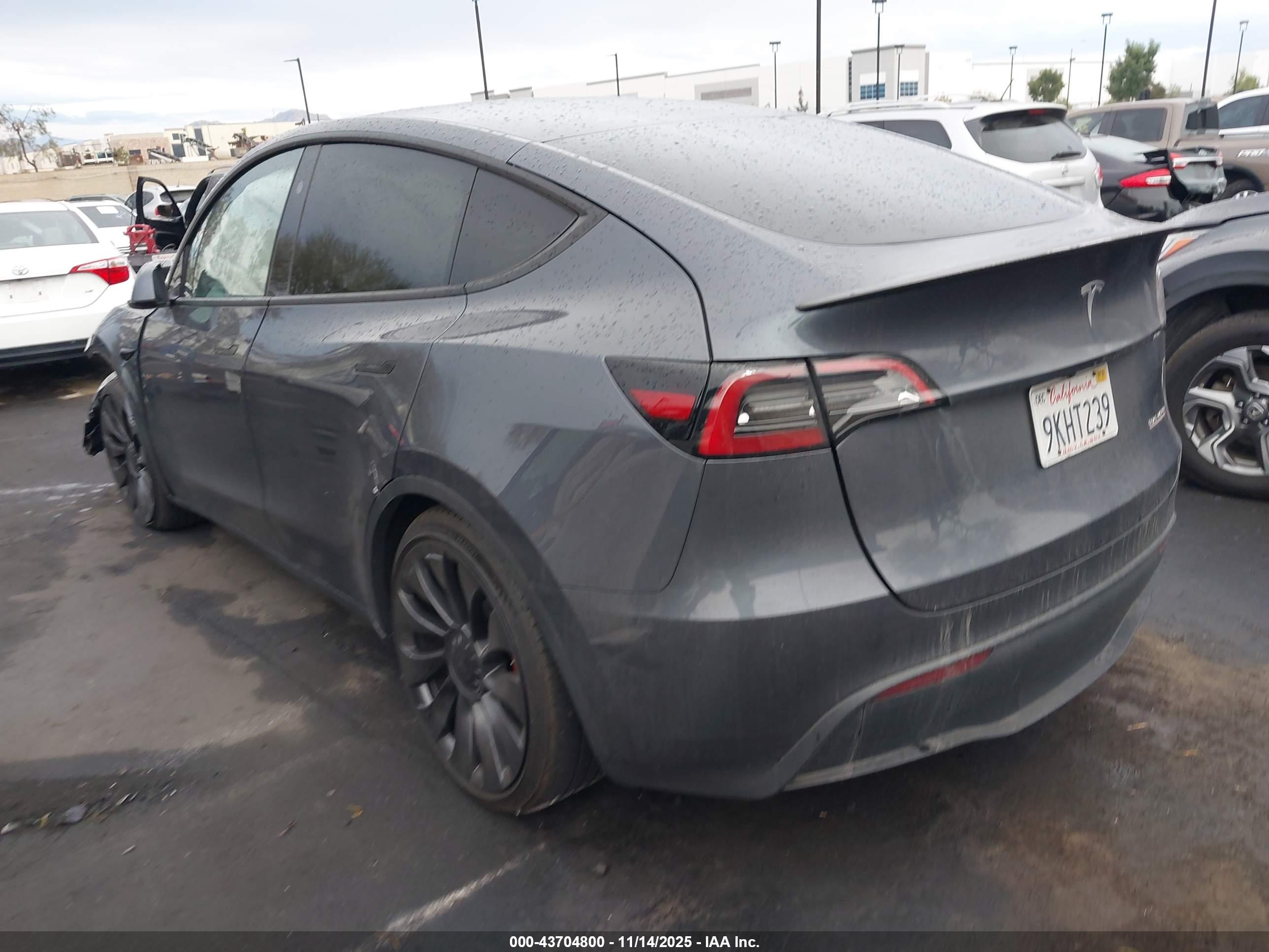 TESLA MODEL image 3