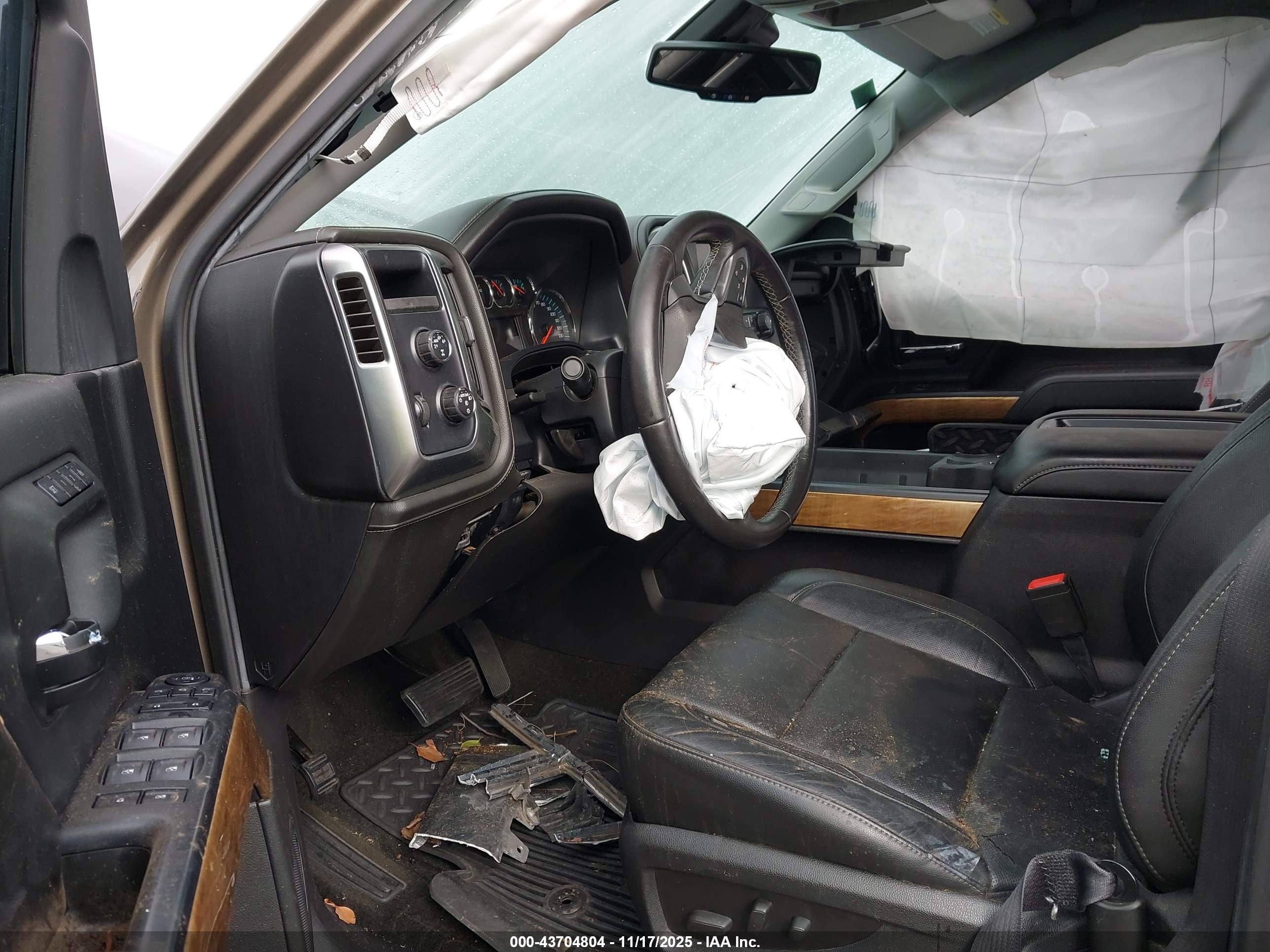 CHEVROLET SILVERADO image 5
