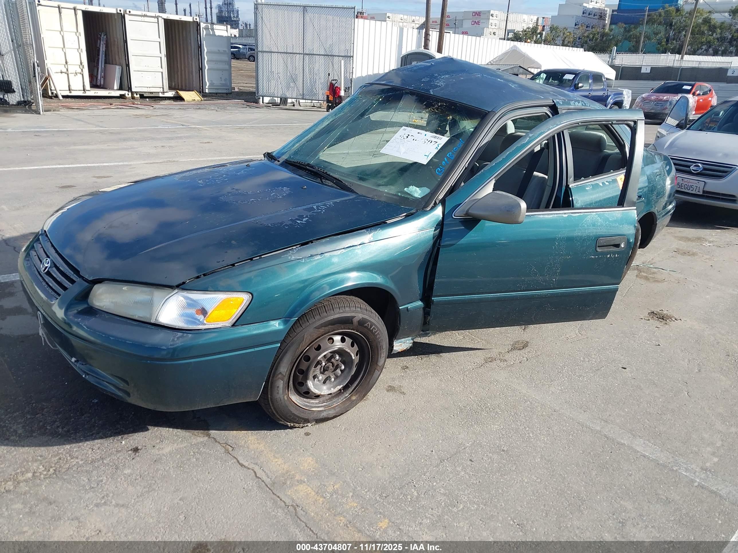 TOYOTA CAMRY image 2