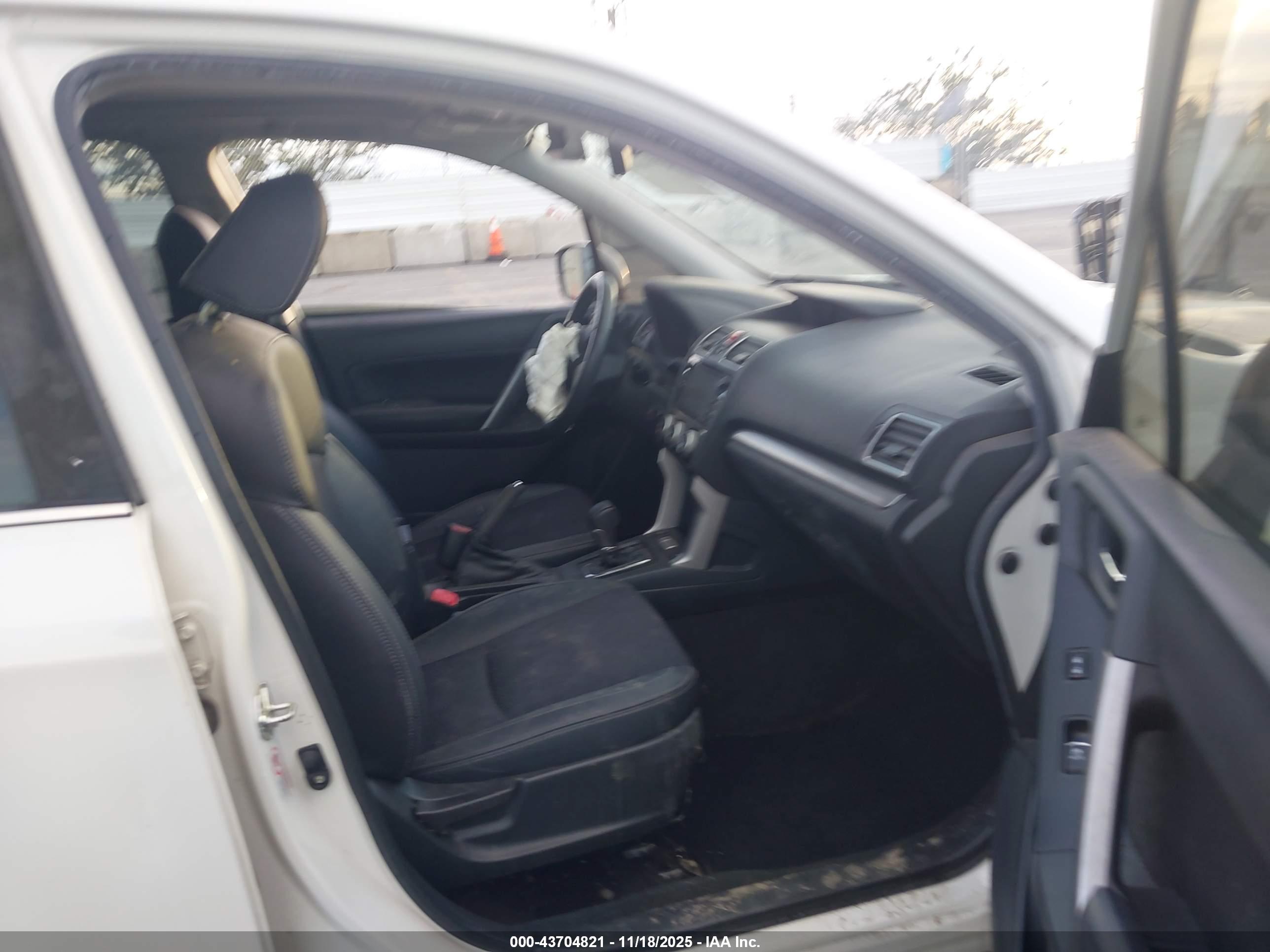 SUBARU FORESTER image 5