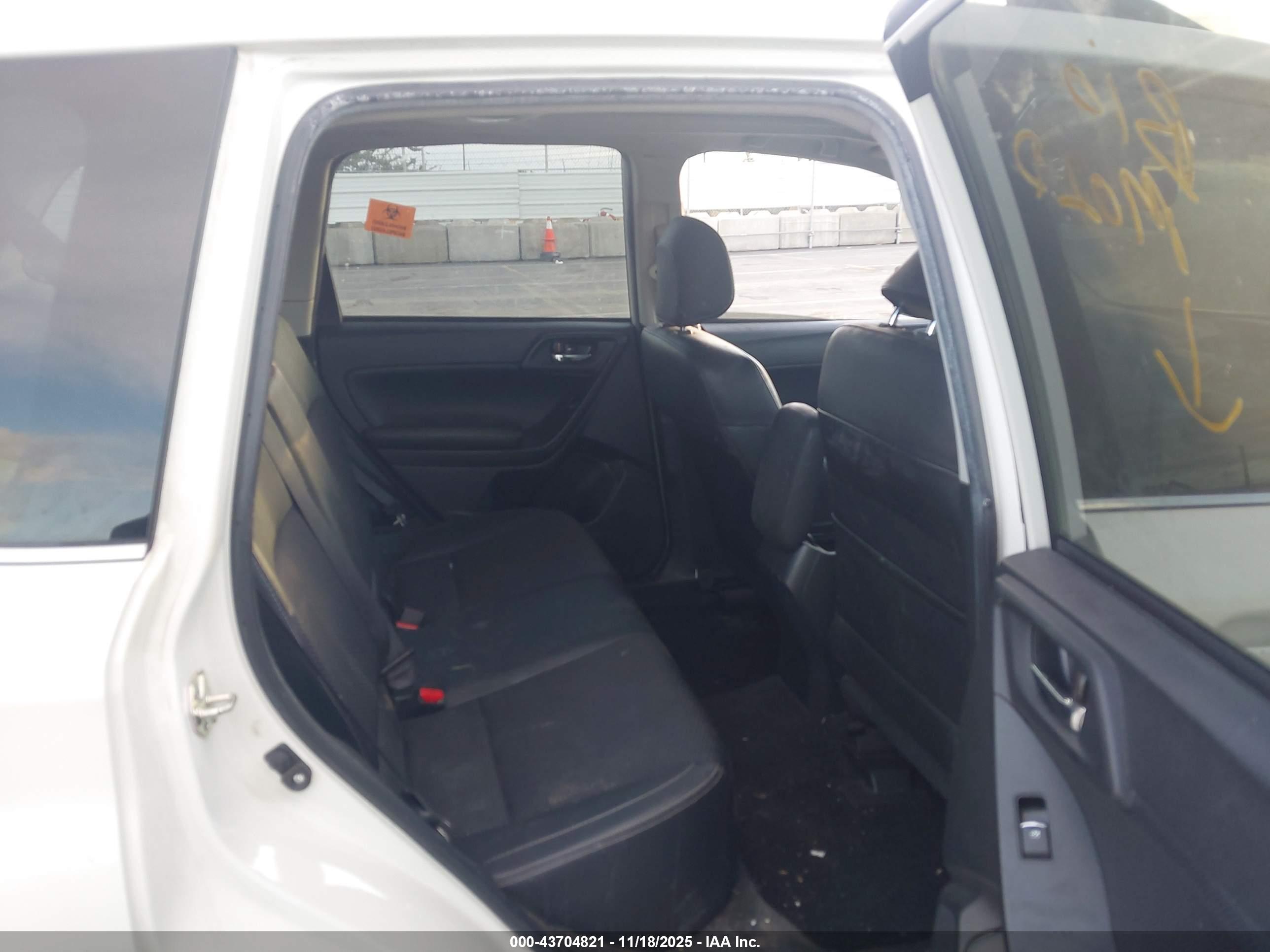 SUBARU FORESTER image 8