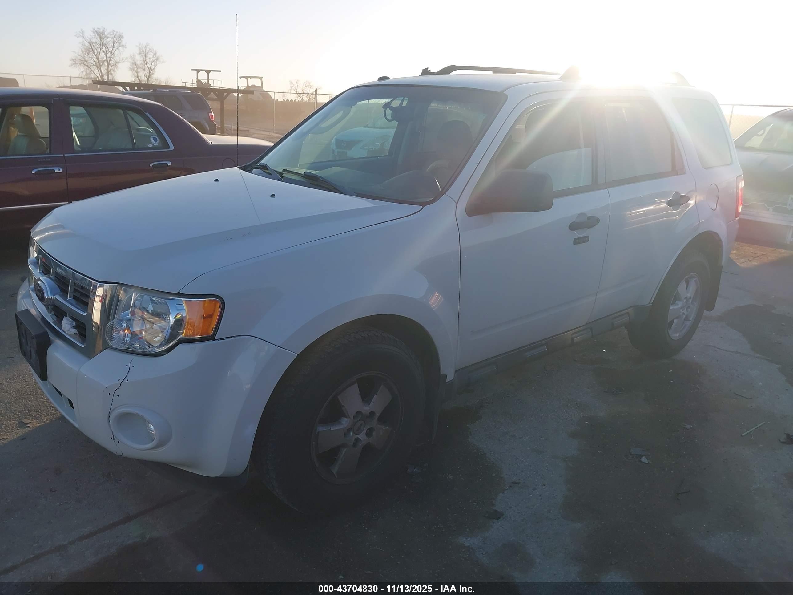 FORD ESCAPE image 2