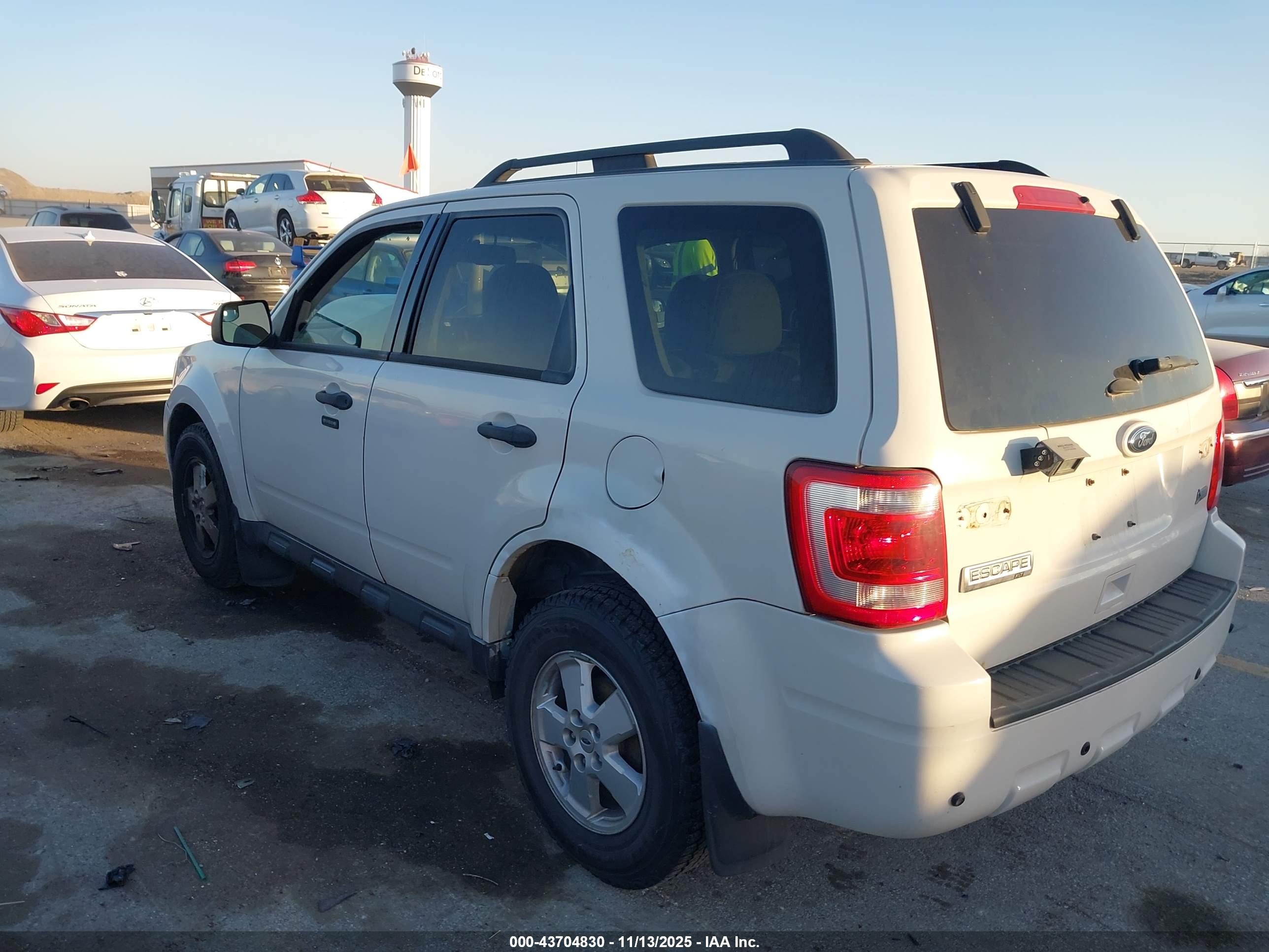 FORD ESCAPE image 3