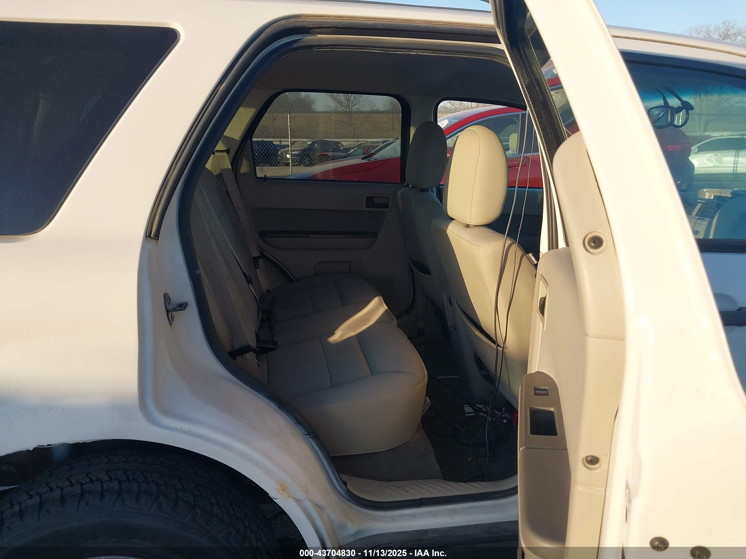 FORD ESCAPE image 8