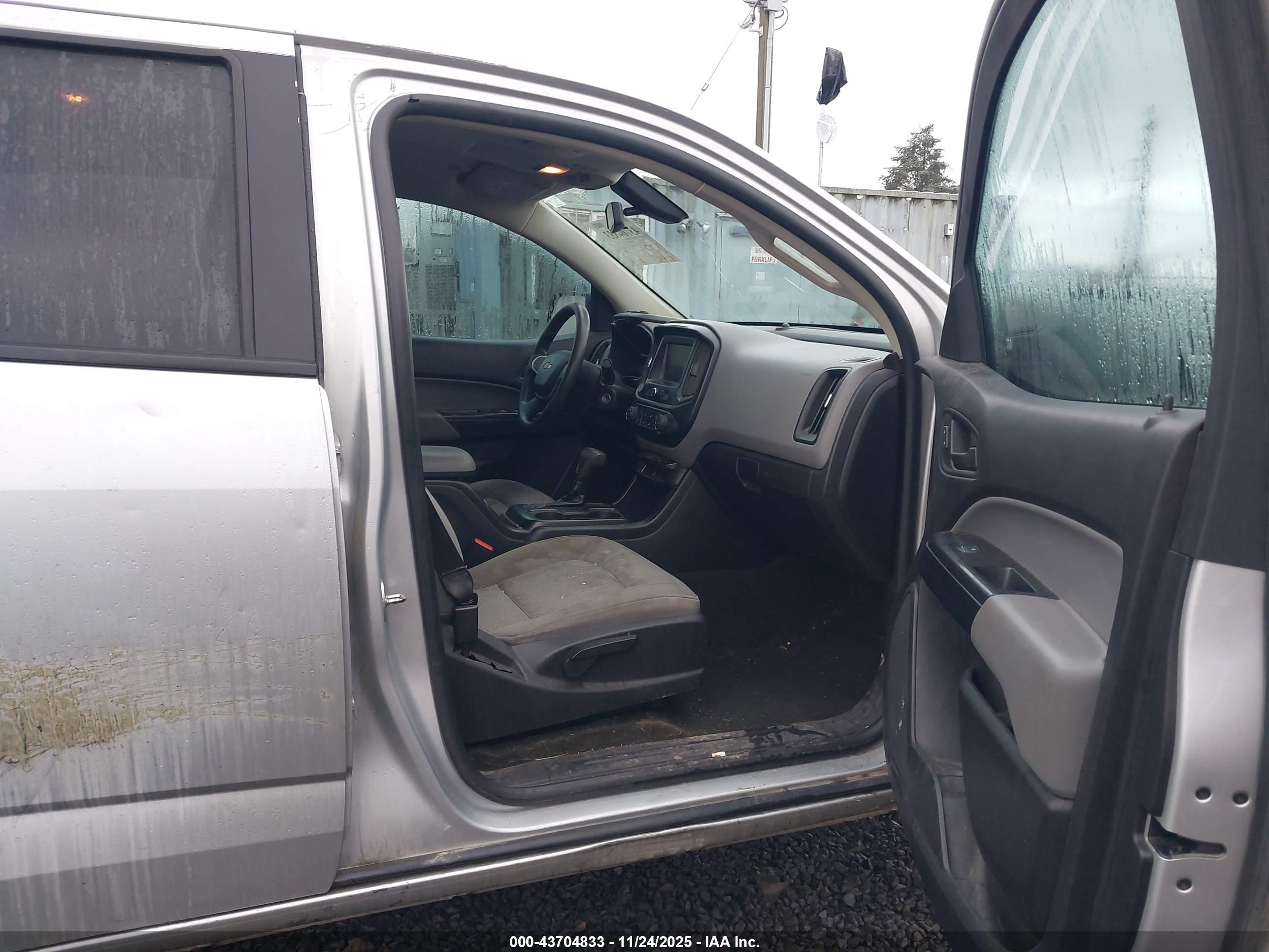 CHEVROLET COLORADO image 5