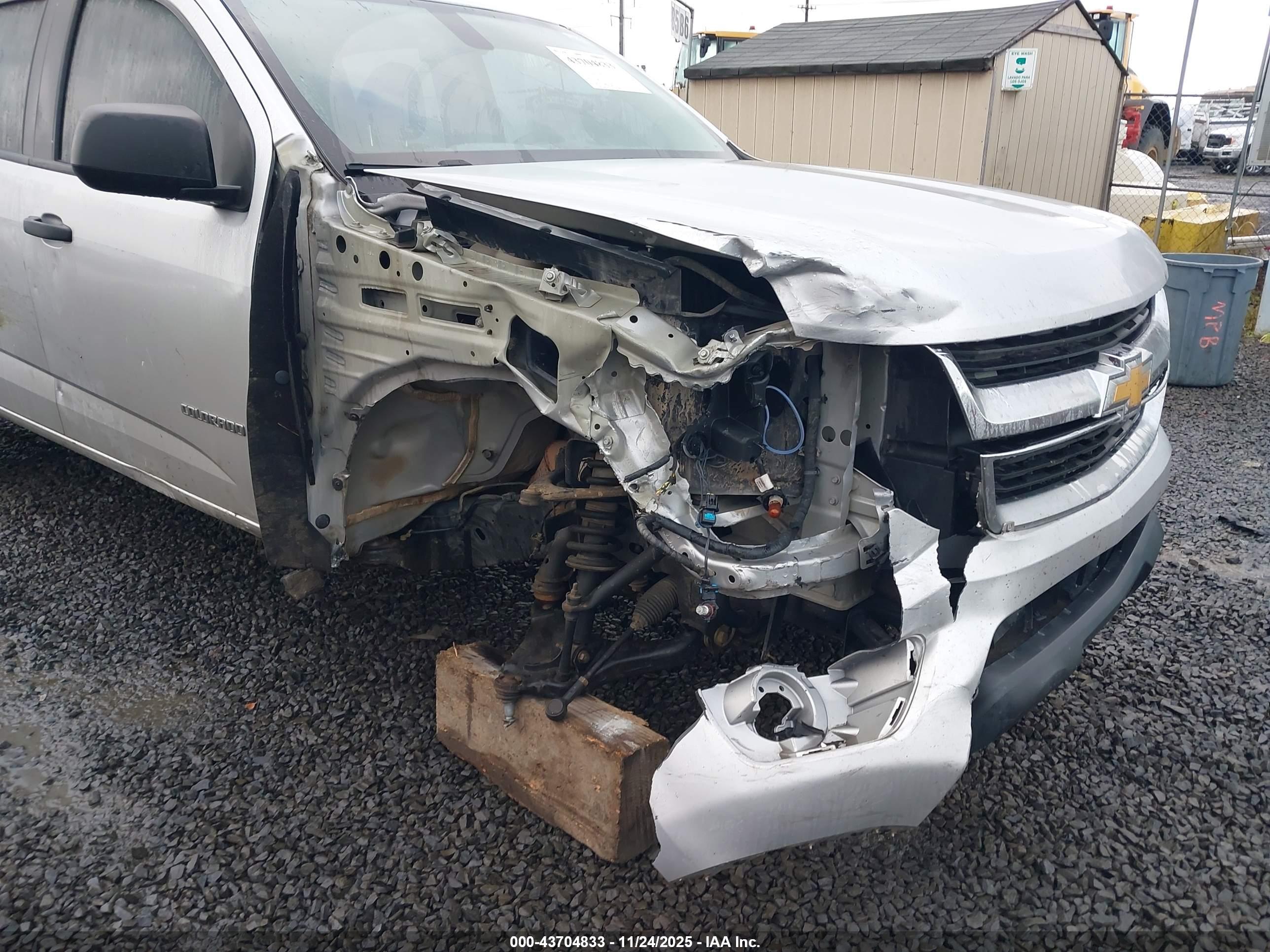 CHEVROLET COLORADO image 6