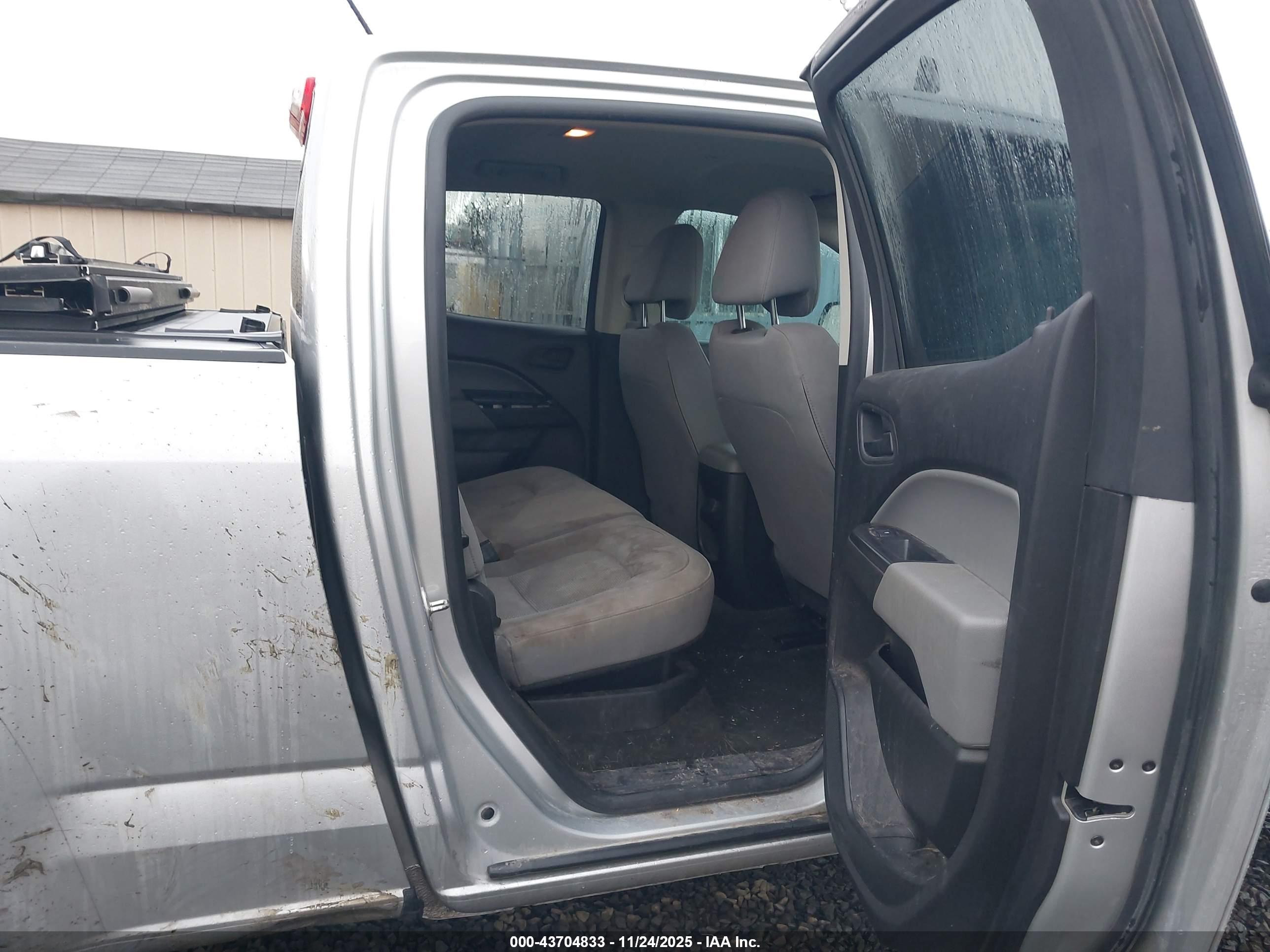 CHEVROLET COLORADO image 8