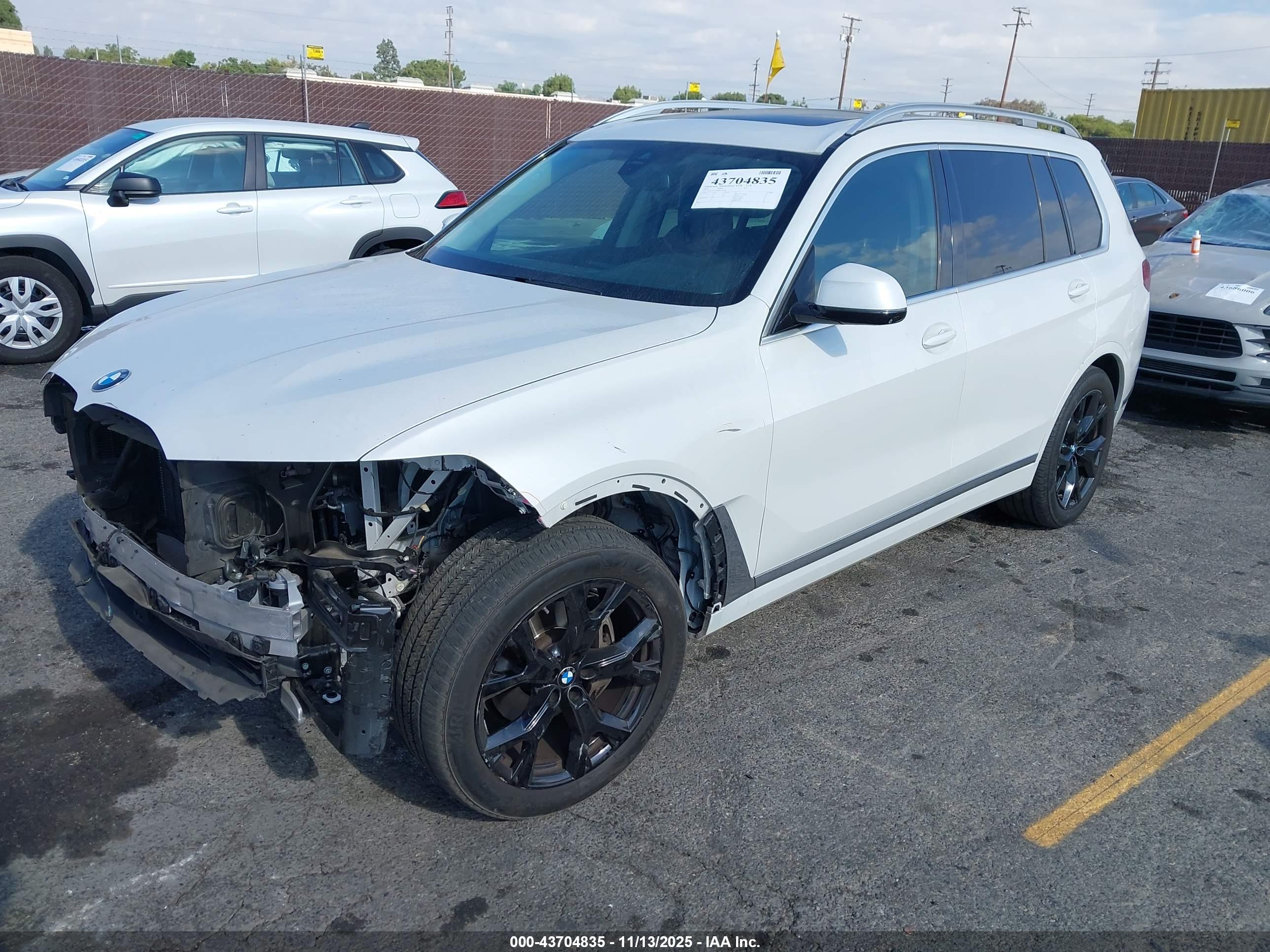 BMW X7 image 2