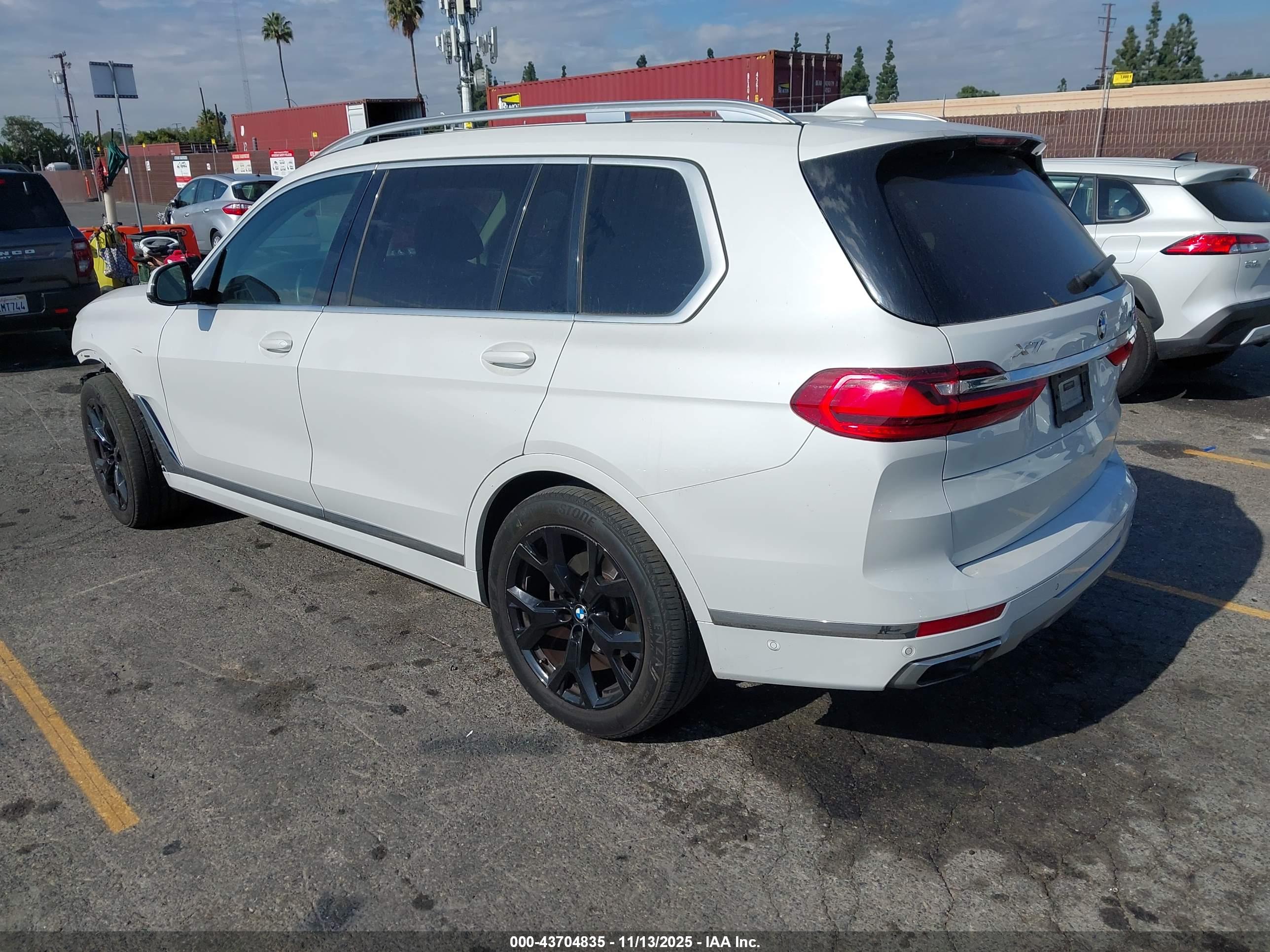 BMW X7 image 3