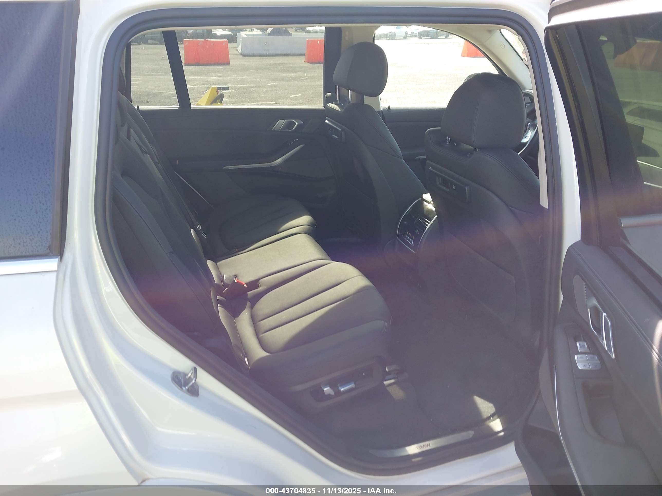 BMW X7 image 8