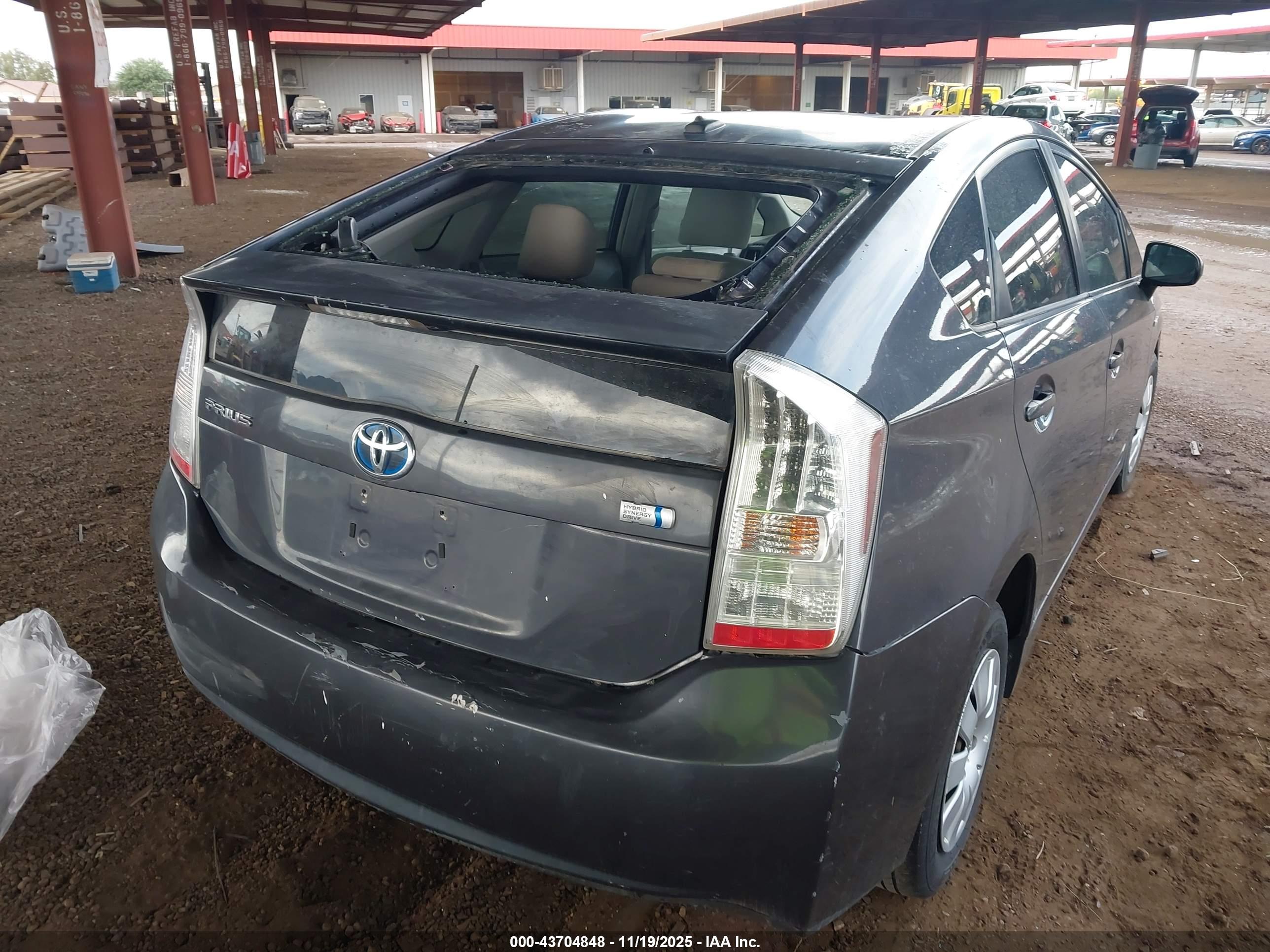 TOYOTA PRIUS image 6