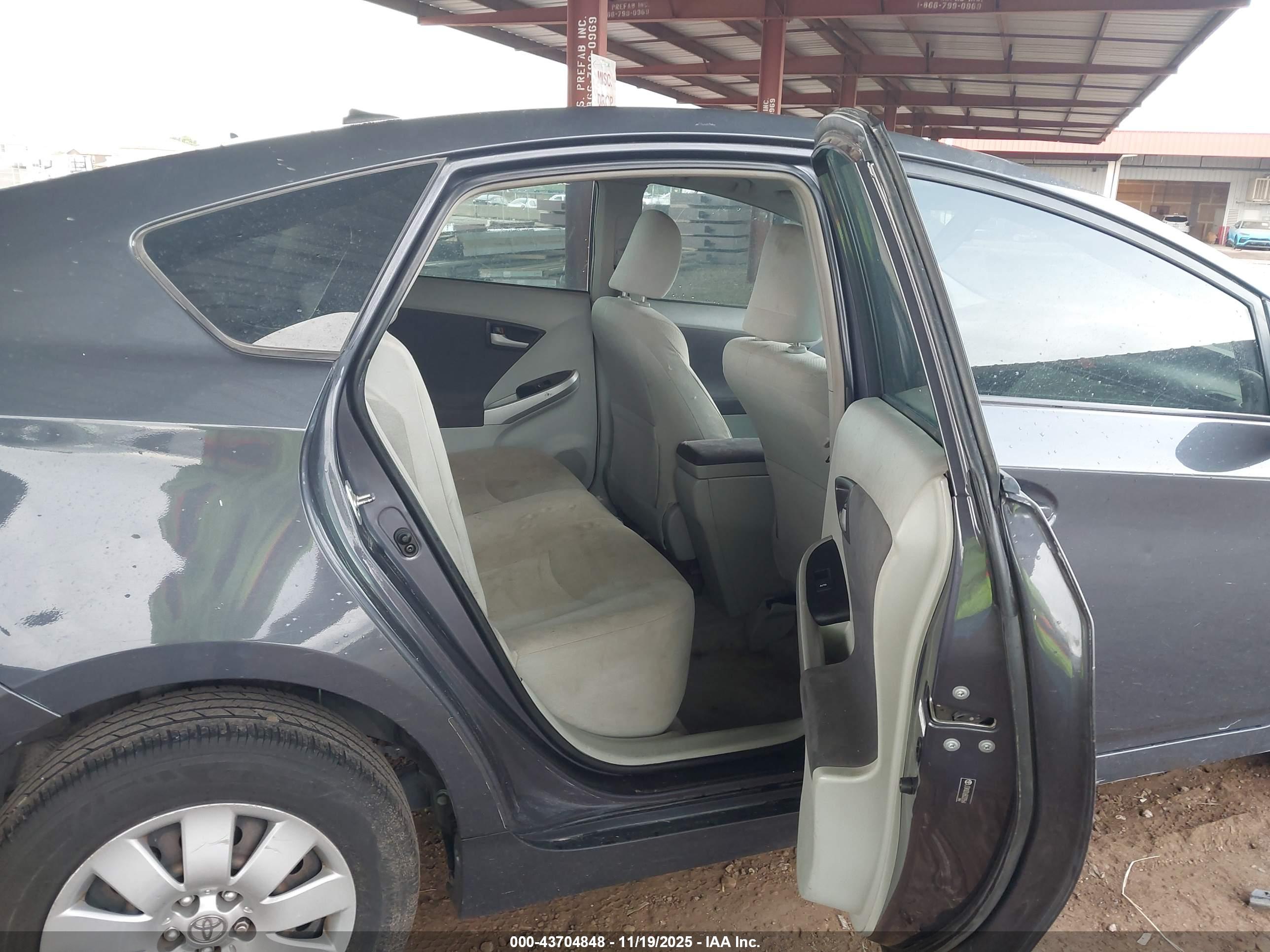 TOYOTA PRIUS image 8