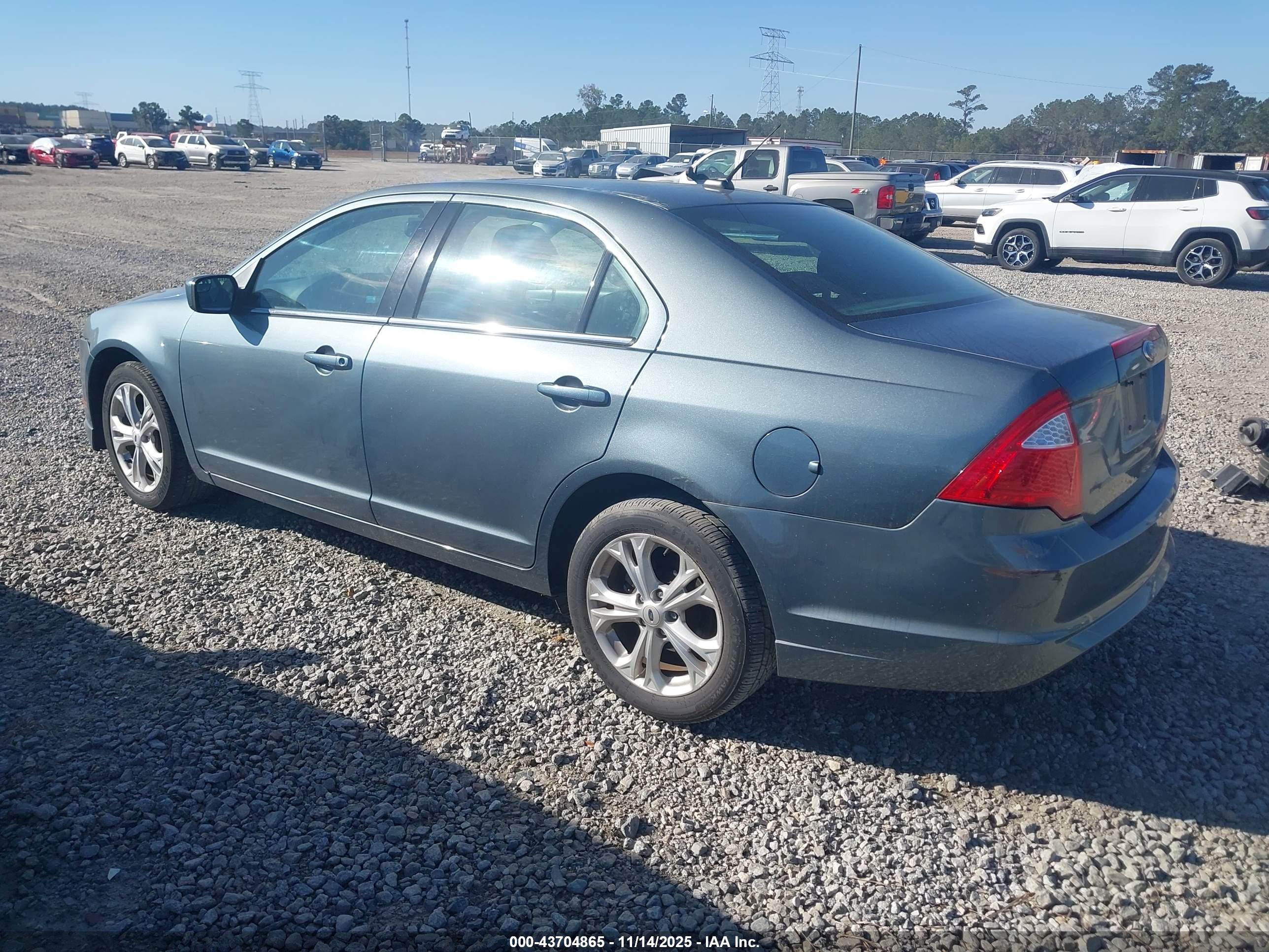FORD FUSION image 3