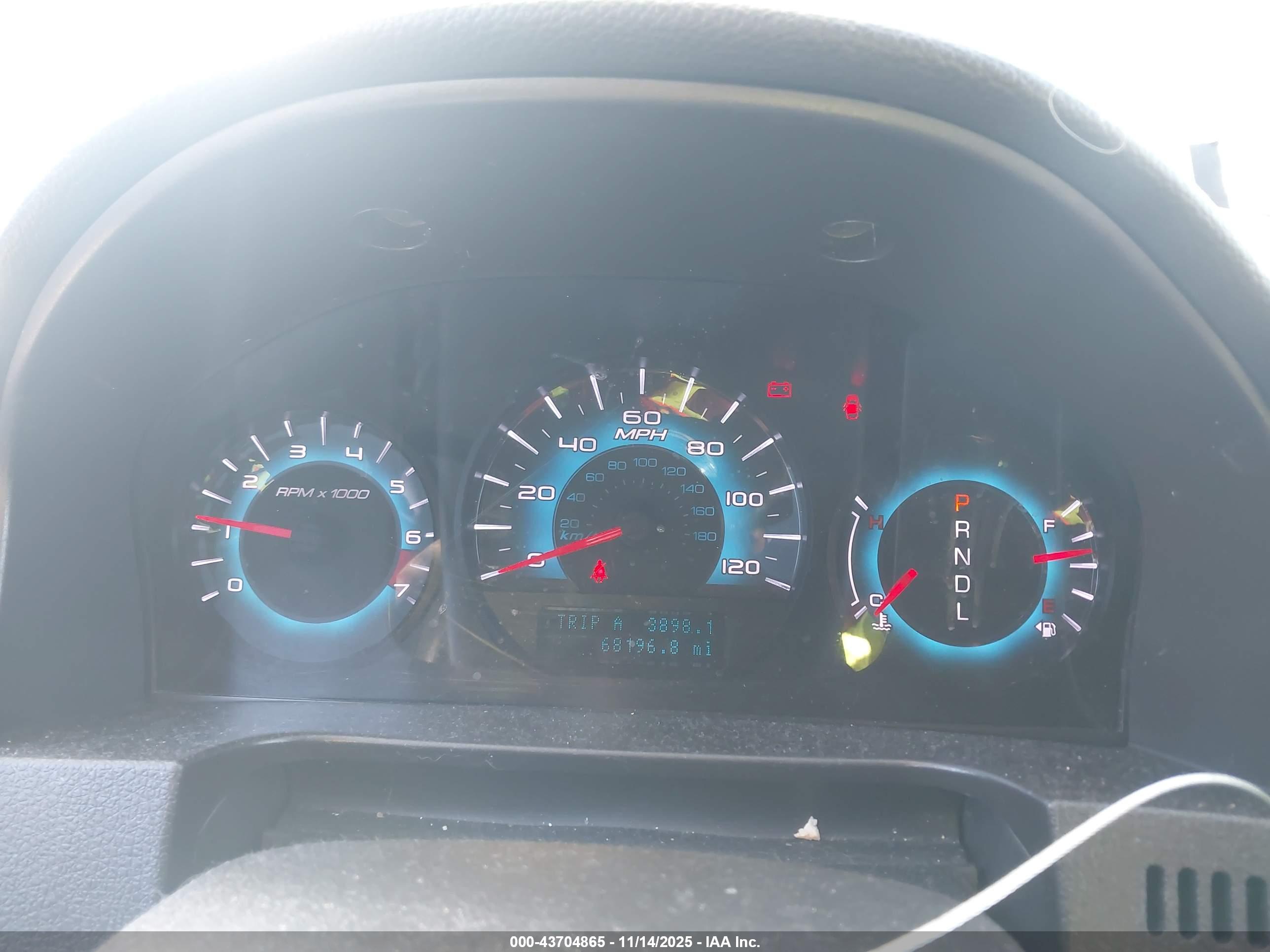 FORD FUSION image 7