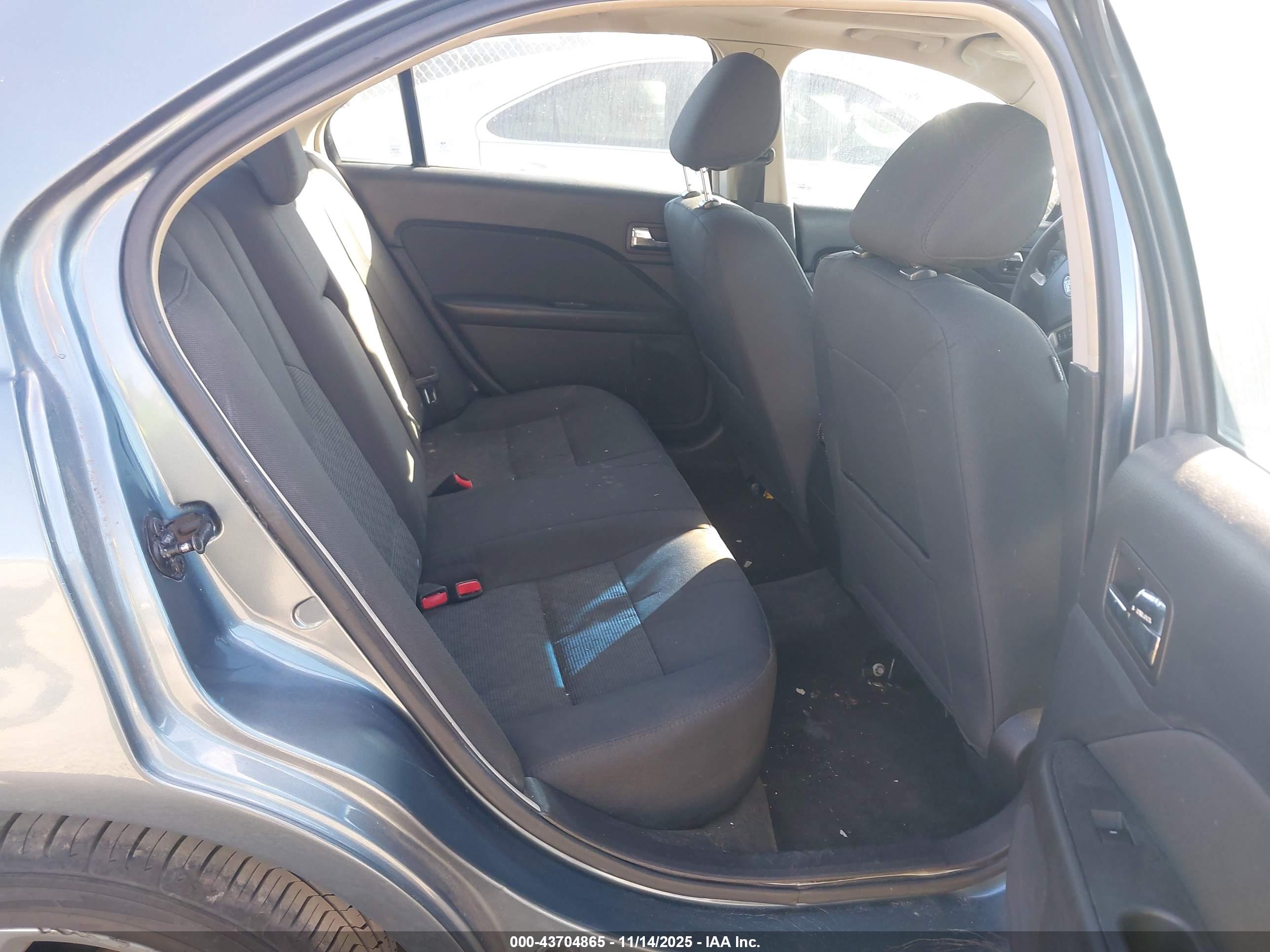 FORD FUSION image 8