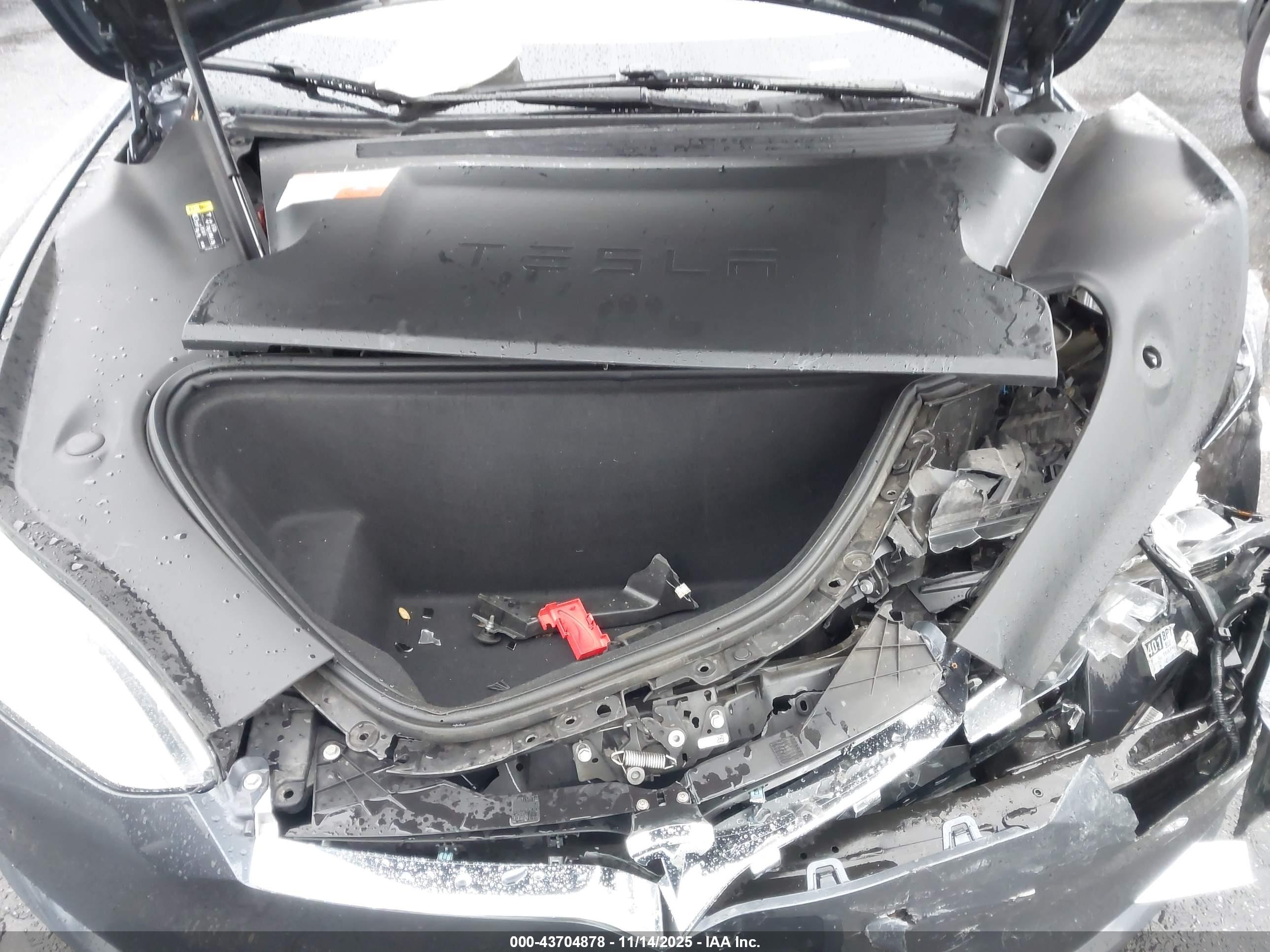 TESLA MODEL image 10