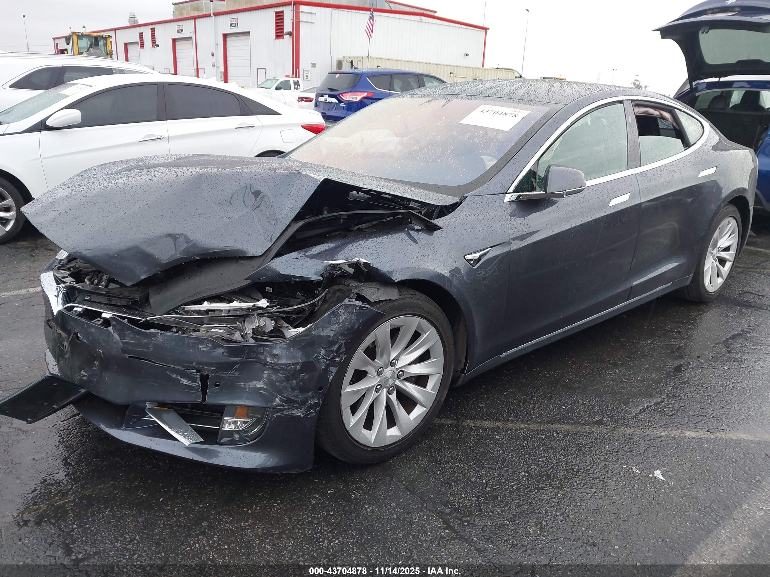 TESLA MODEL image 2