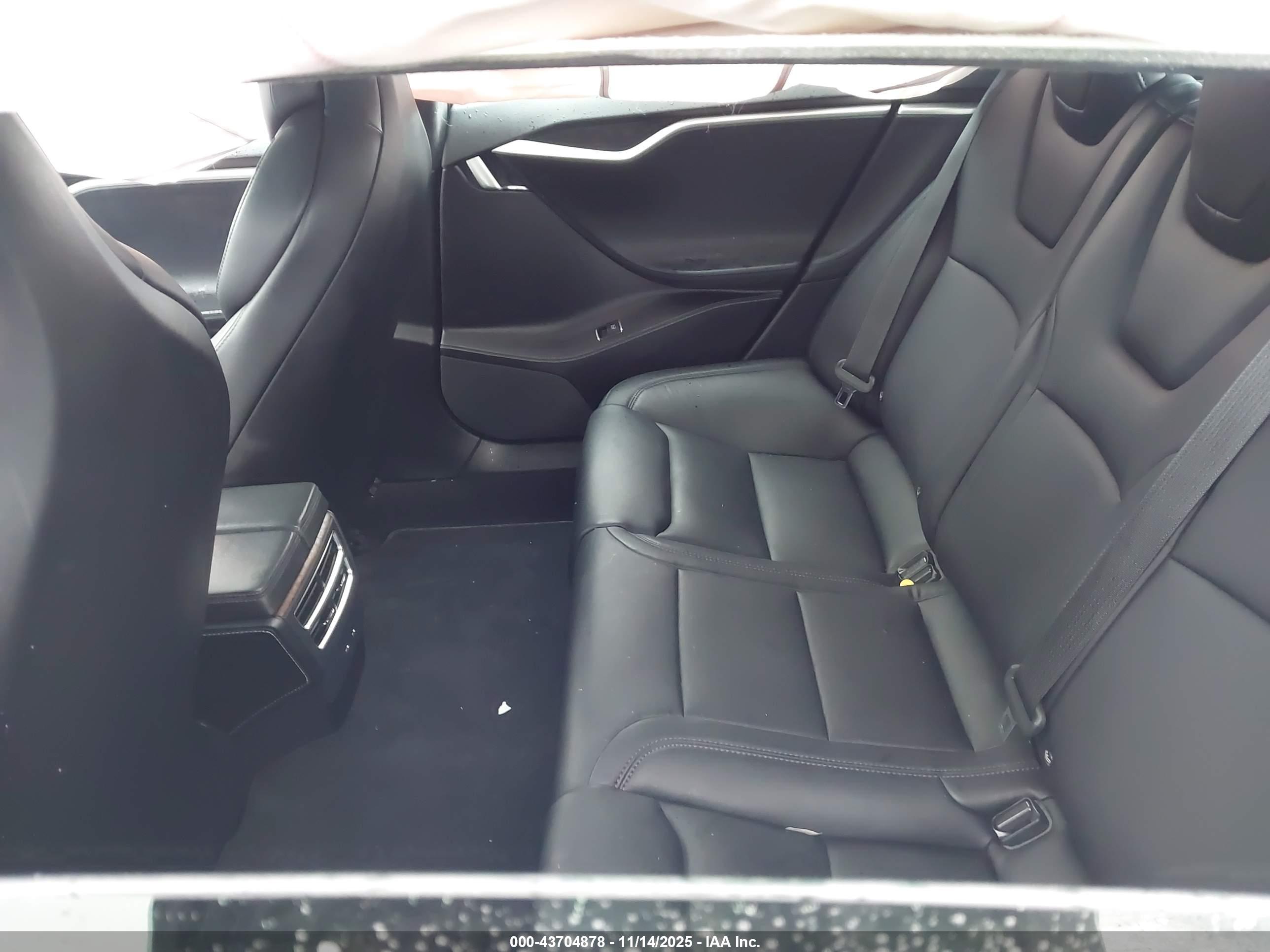 TESLA MODEL image 8
