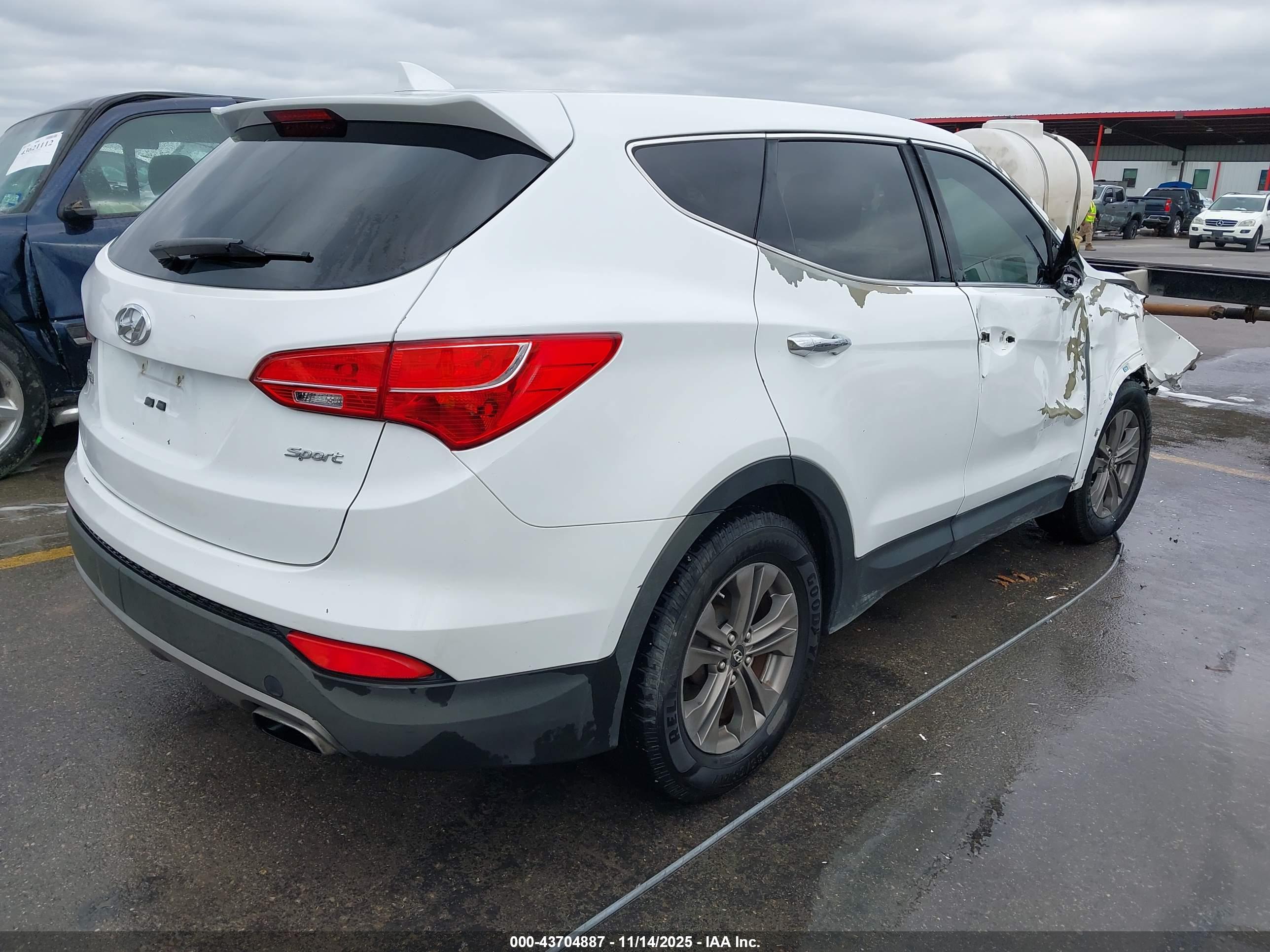 HYUNDAI SANTA image 4