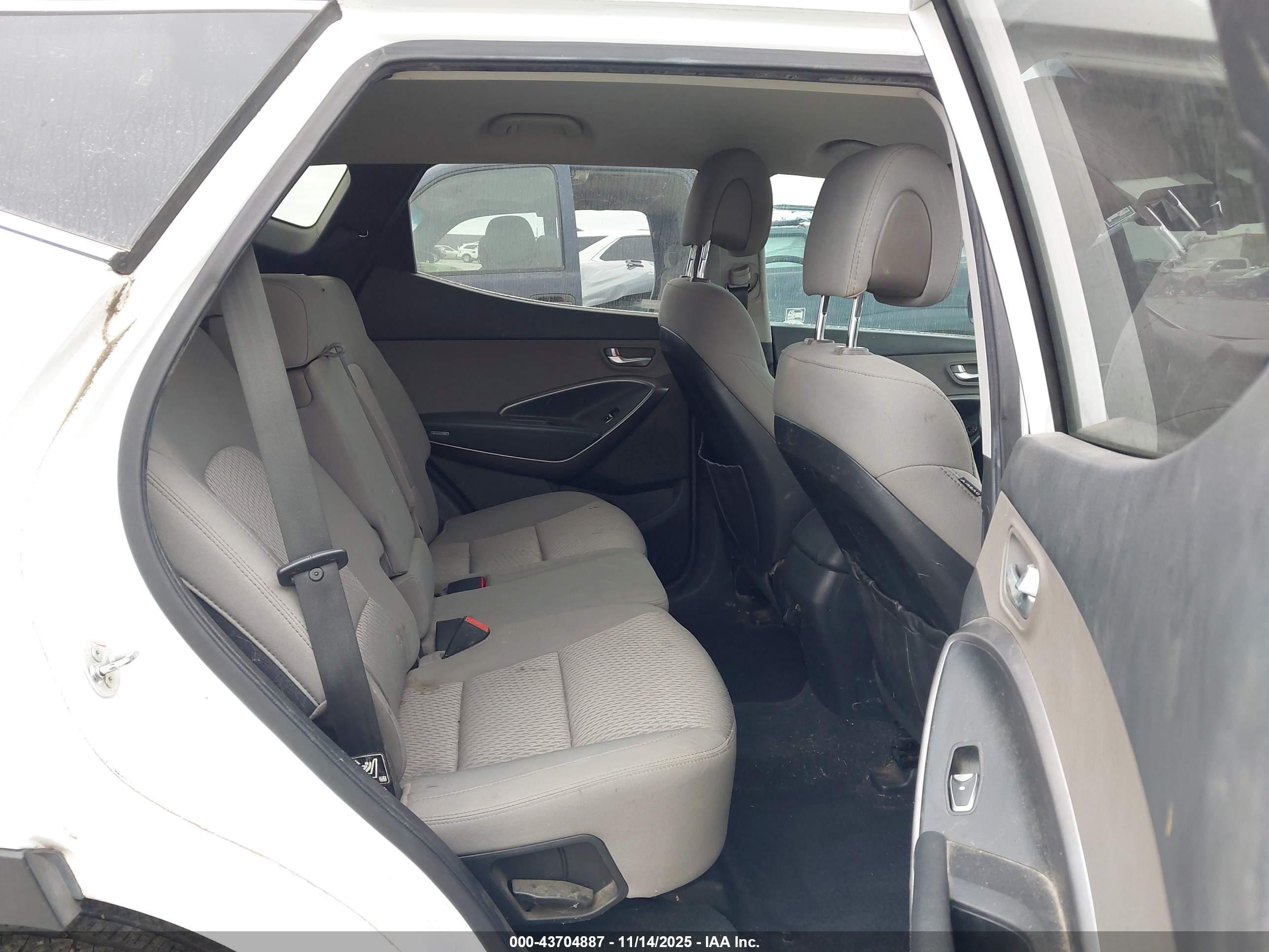 HYUNDAI SANTA image 8
