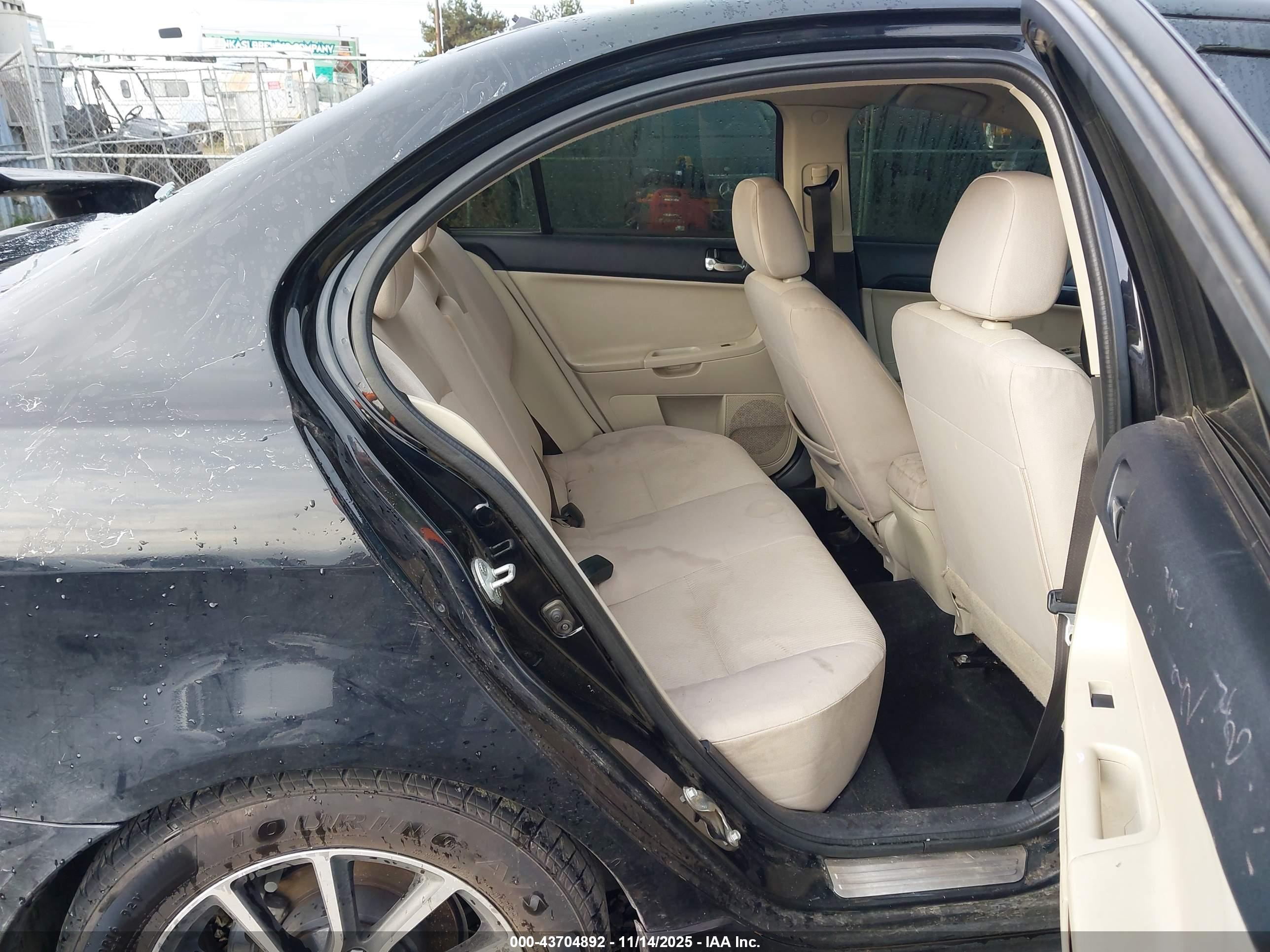 MITSUBISHI LANCER image 8