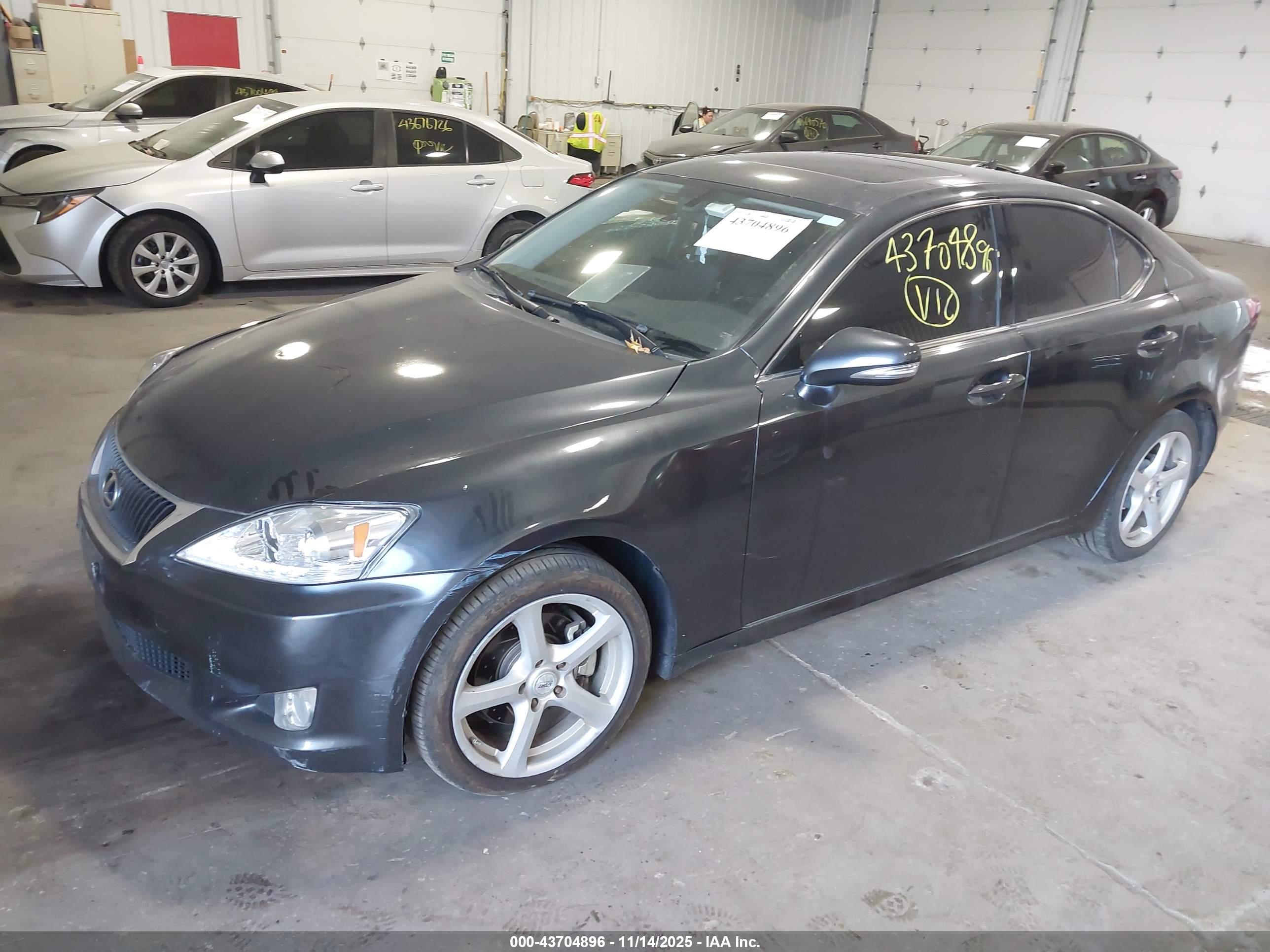 LEXUS IS image 2