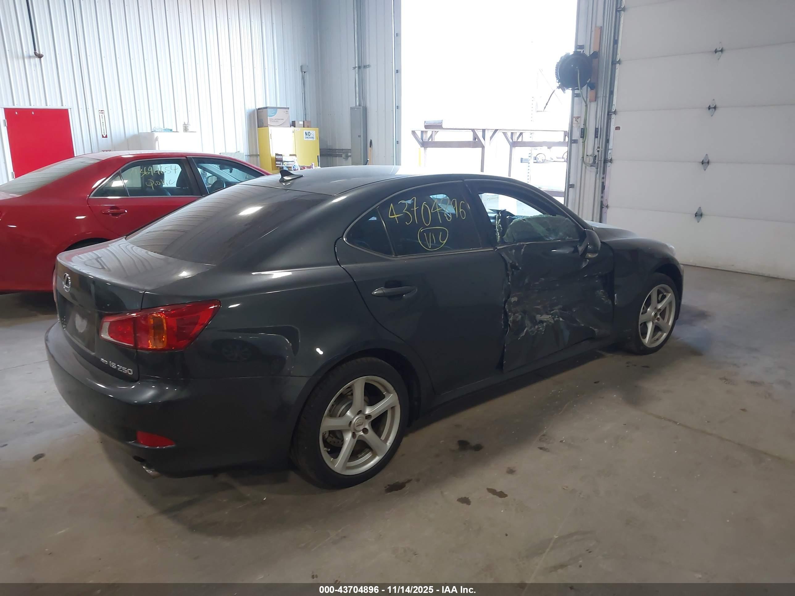 LEXUS IS image 4