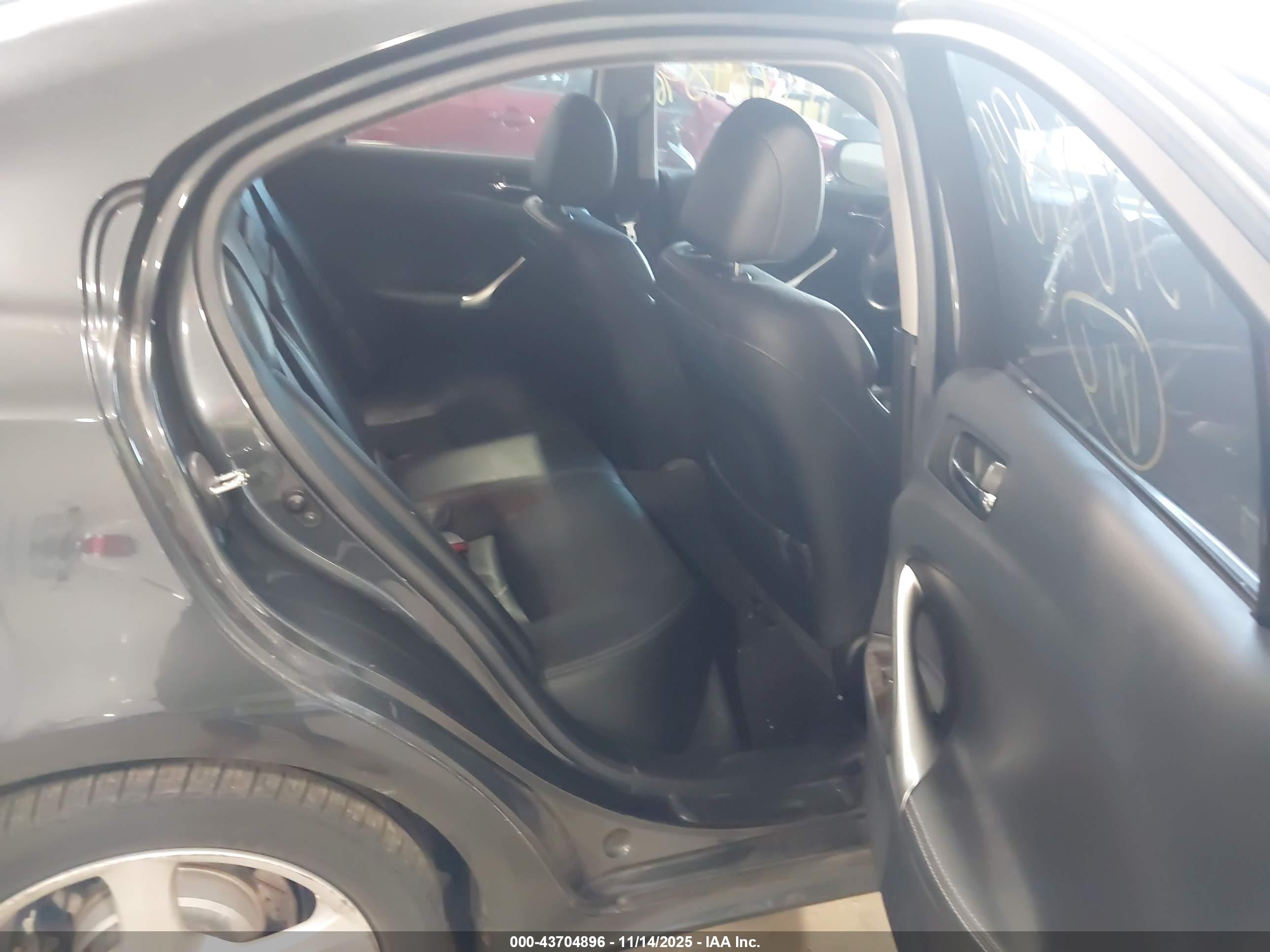 LEXUS IS image 8