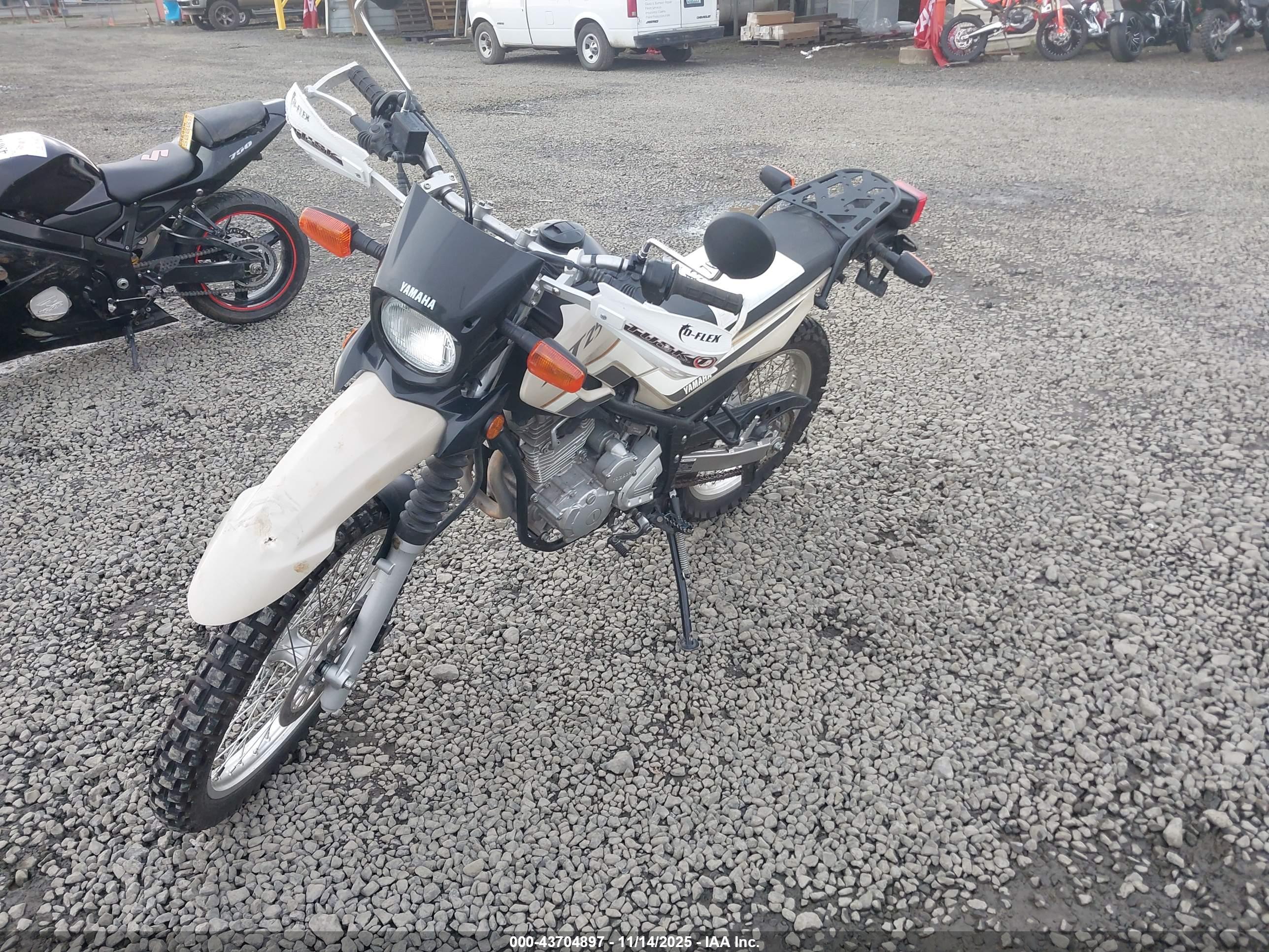 YAMAHA XT250 image 2