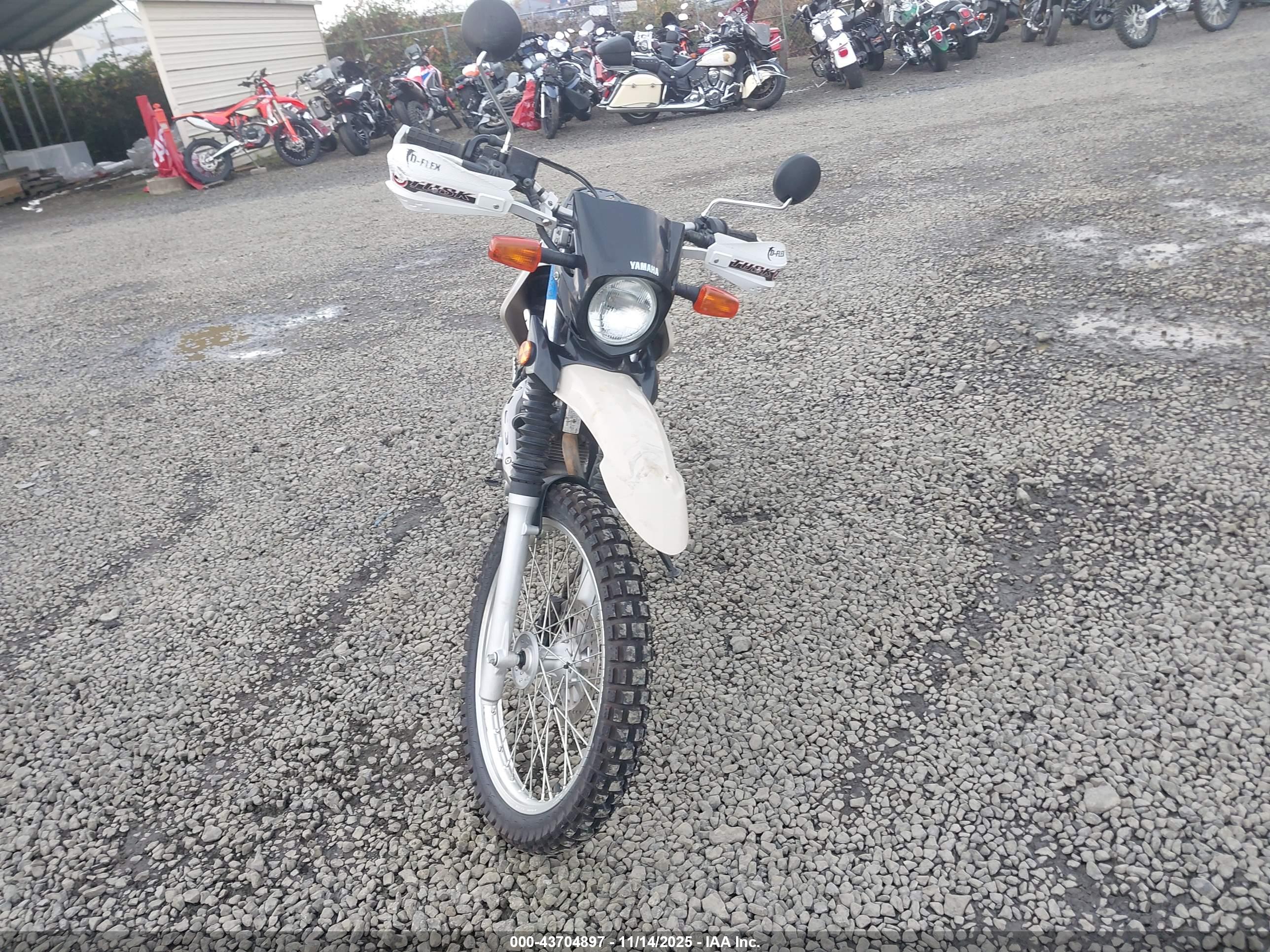 YAMAHA XT250 image 5
