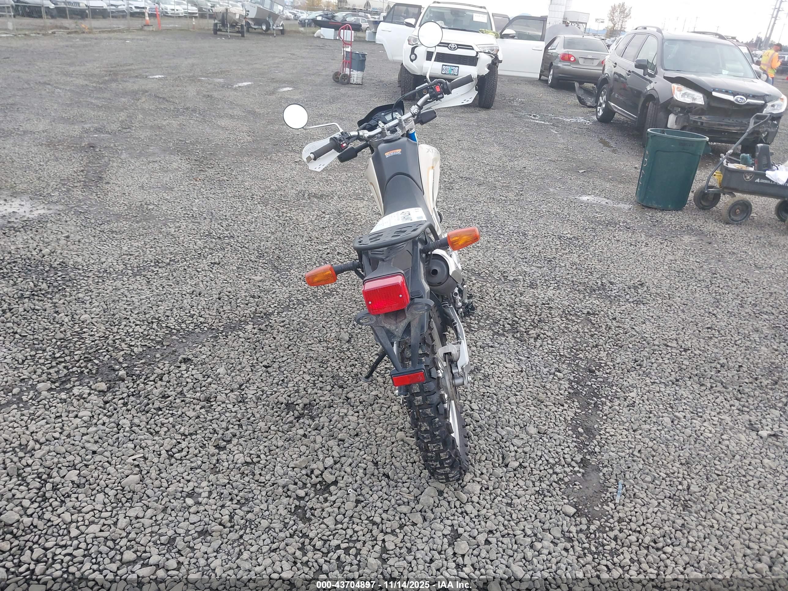 YAMAHA XT250 image 6