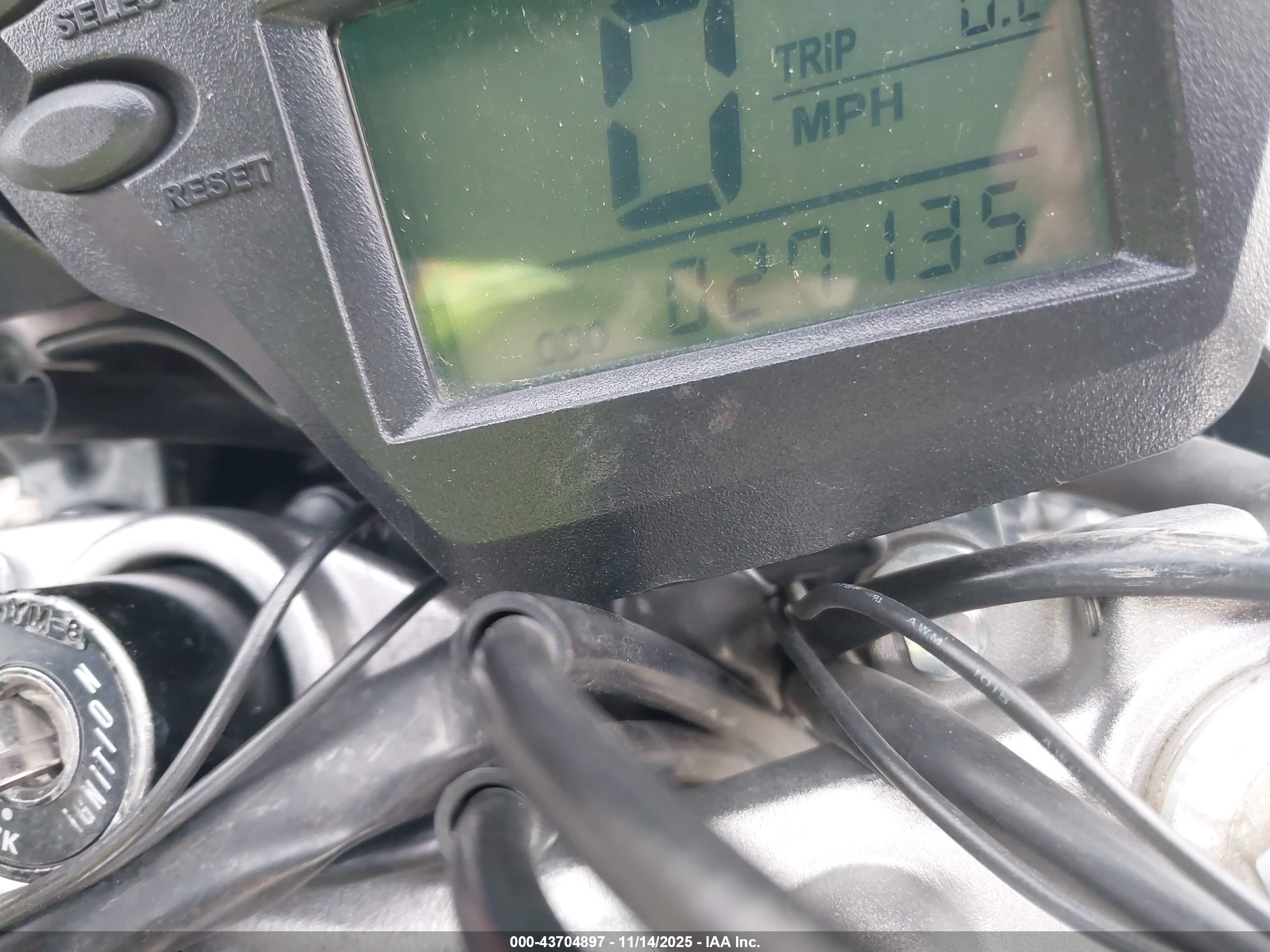 YAMAHA XT250 image 7